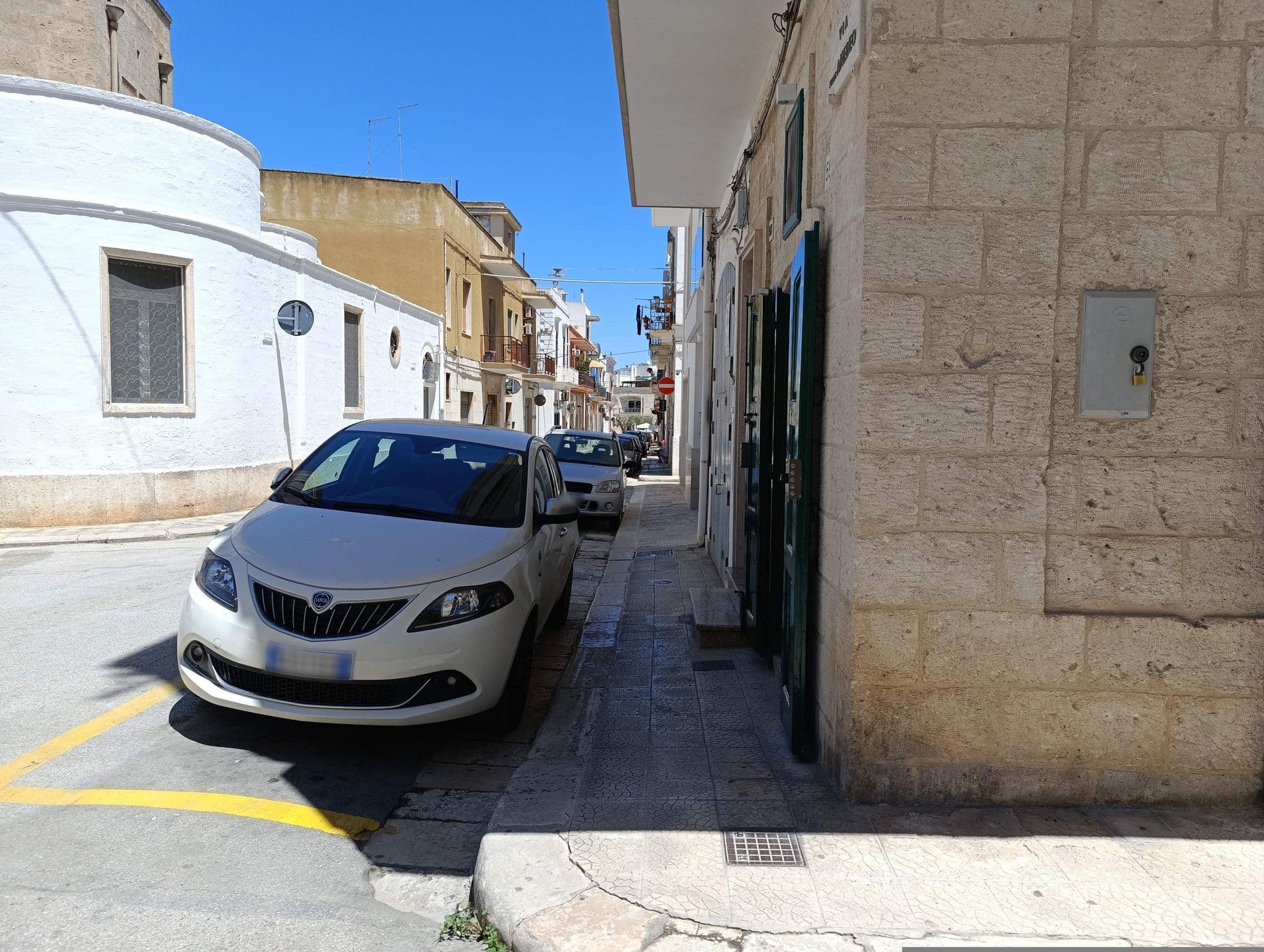 Street view near Onda Marina, Polignano a Mare — © jeawrong (CC BY-SA · Mapillary)