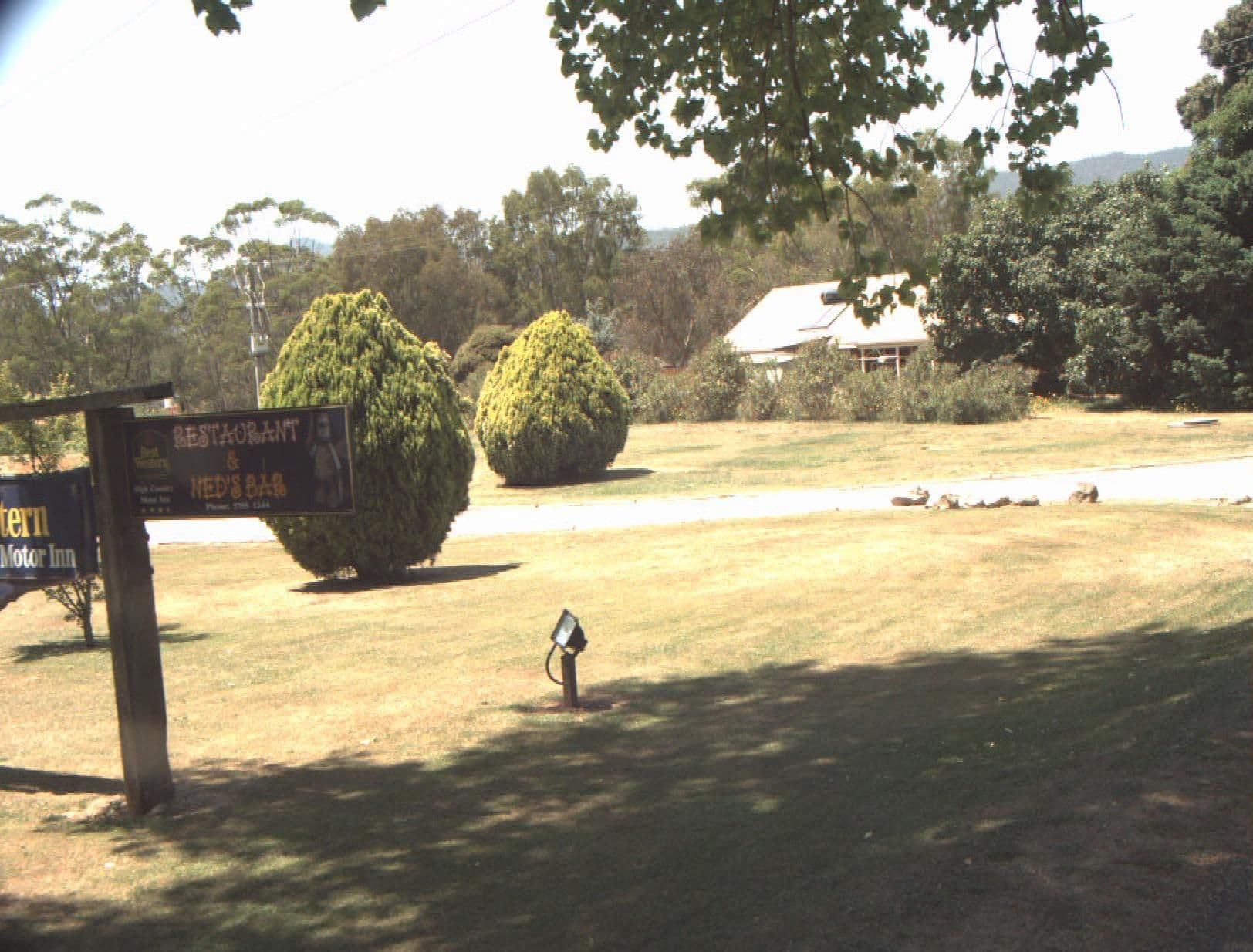 Street view near High Country Motor Inn, Bright — © vicroads (CC BY-SA · Mapillary)