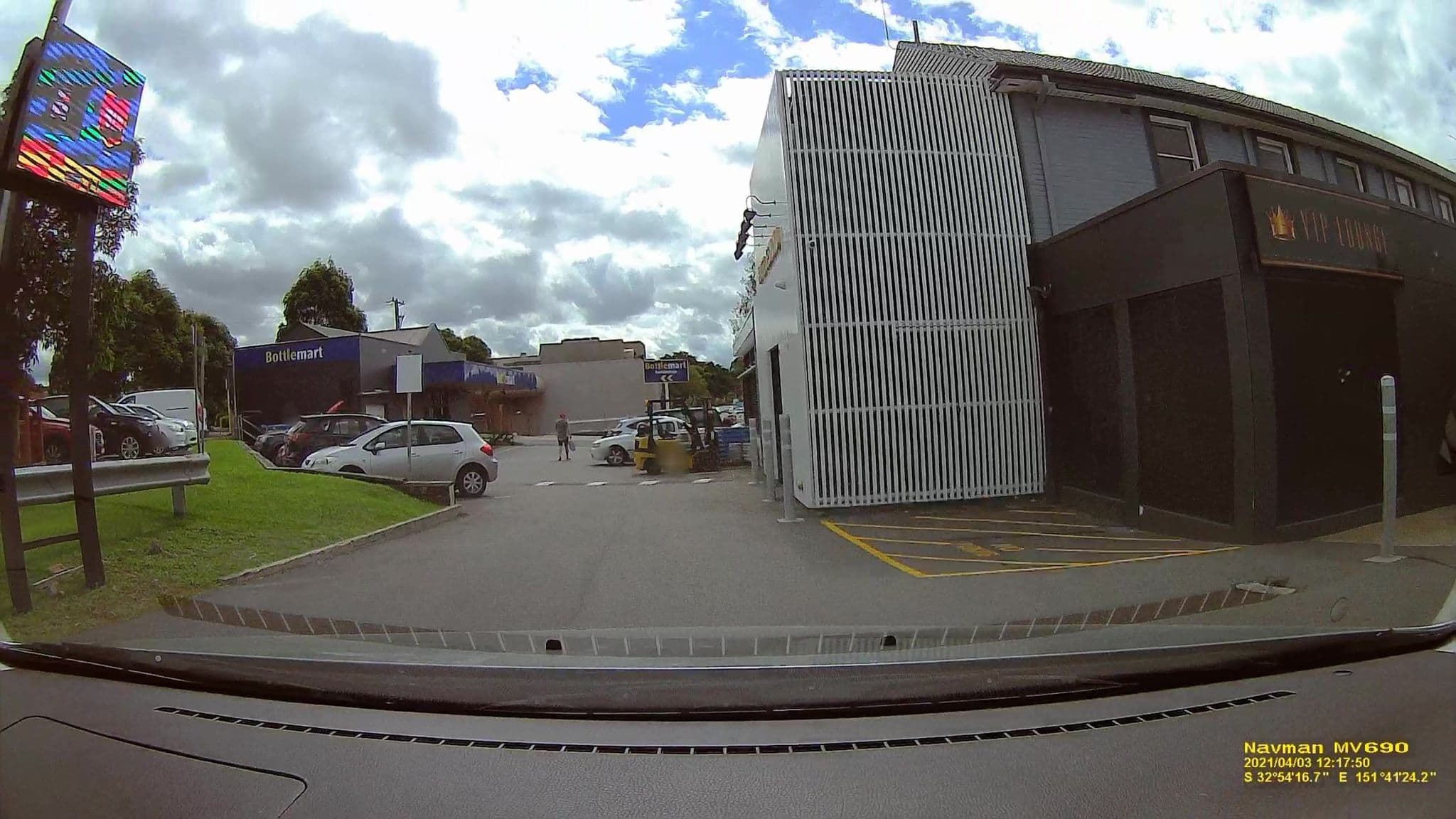 Street view near Hotel Jesmond, Jesmond — © scottwalkerau (CC BY-SA · Mapillary)