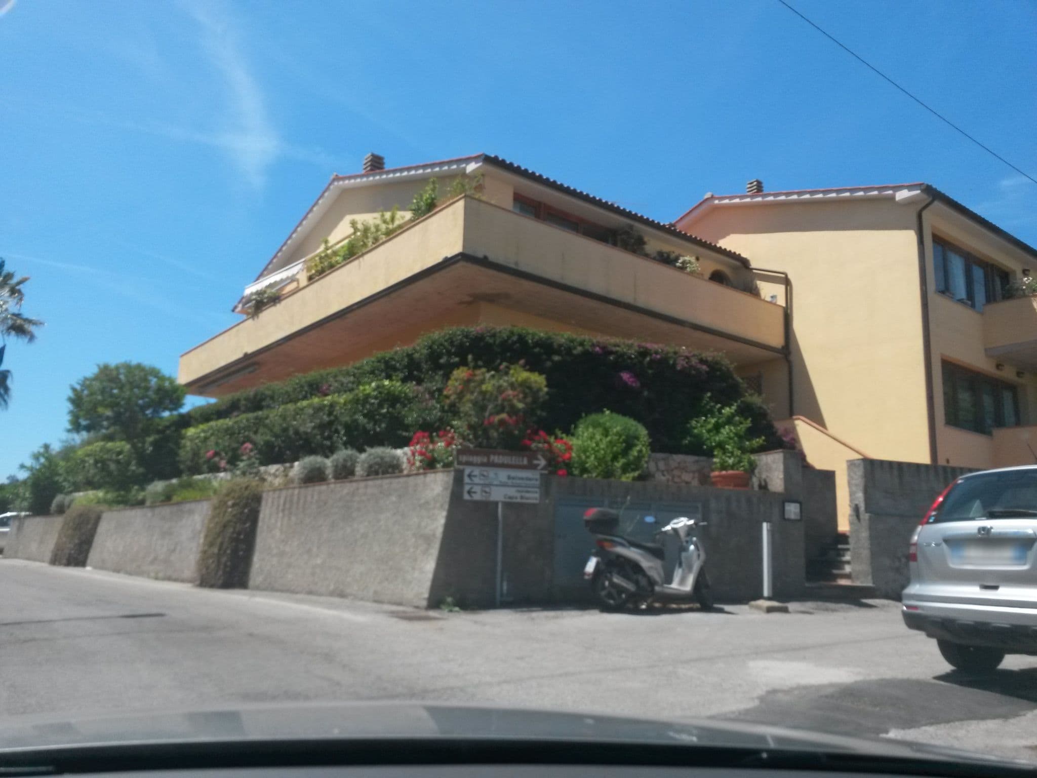 Street view near Villa Padulella, Portoferraio — © rausk (CC BY-SA · Mapillary)