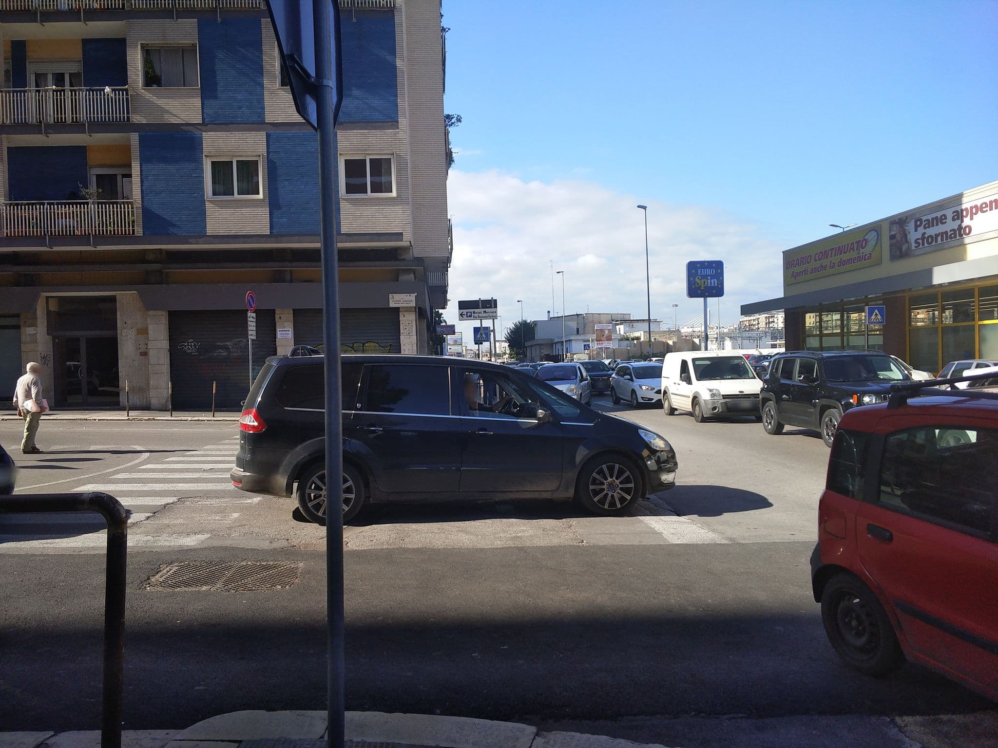 Street view near namai baris, Bari