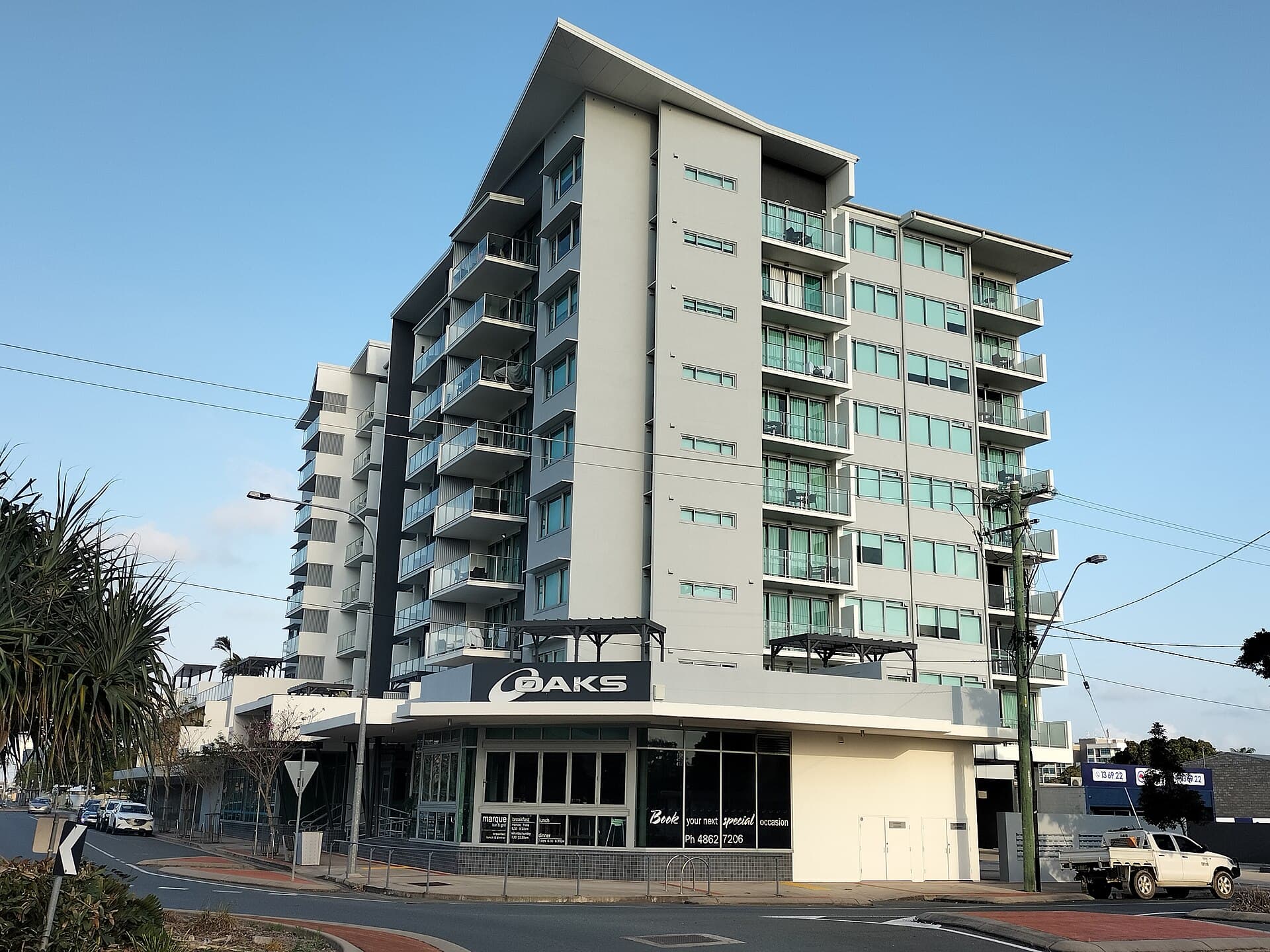 Oaks Mackay Rivermarque Hotel (via Wikimedia Commons, CC BY-SA 3.0)
