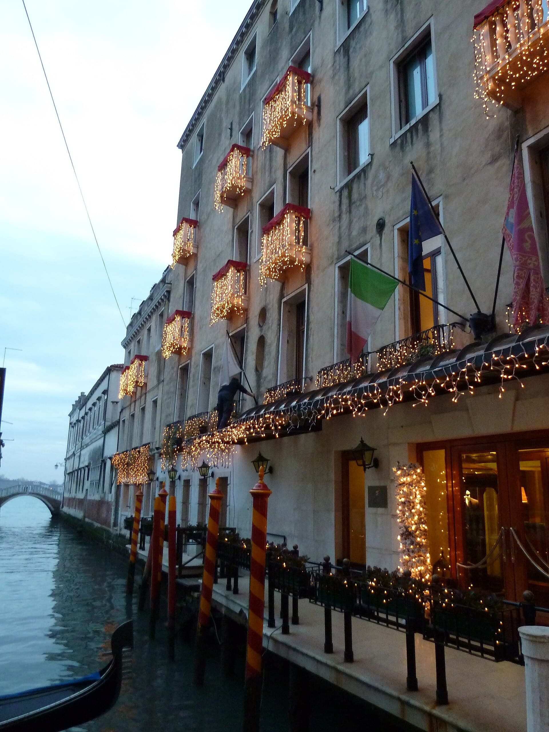Hotel Luna Baglioni (via Wikimedia Commons, CC BY-SA 3.0)