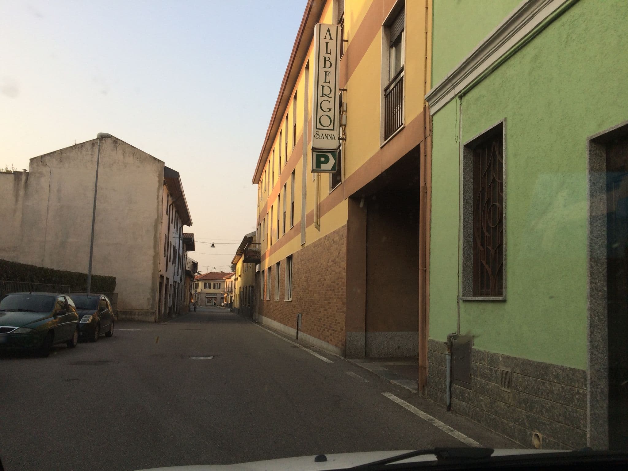 Street view near Albergo Sant'Anna, Solbiate Olona — © quyidali (CC BY-SA · Mapillary)