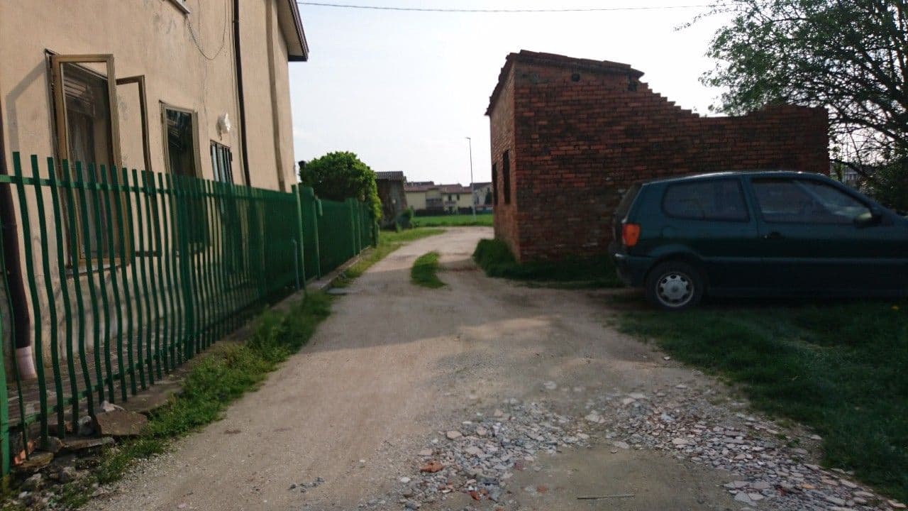 Street view near Villa Rosa, Oltre Brenta — © voschix (CC BY-SA · Mapillary)