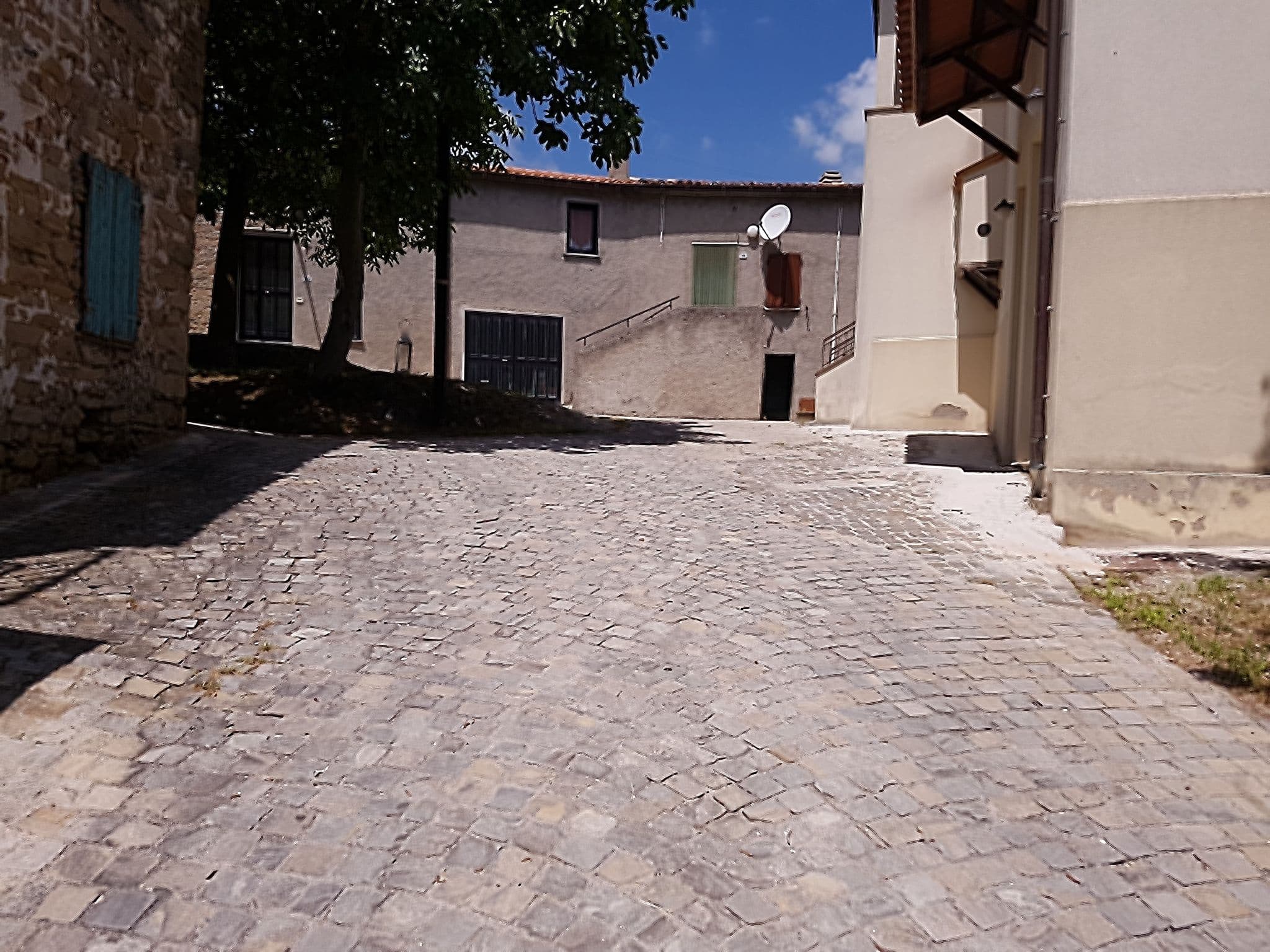 Street view near Ostello alle Grotte di Onferno, Casinina — © davideonmapillary (CC BY-SA · Mapillary)
