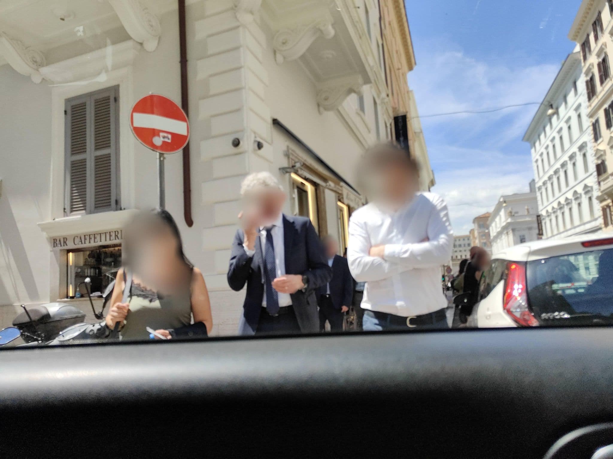 Street view near Quality in Rome, Pigna — © omfg_notpr (CC BY-SA · Mapillary)