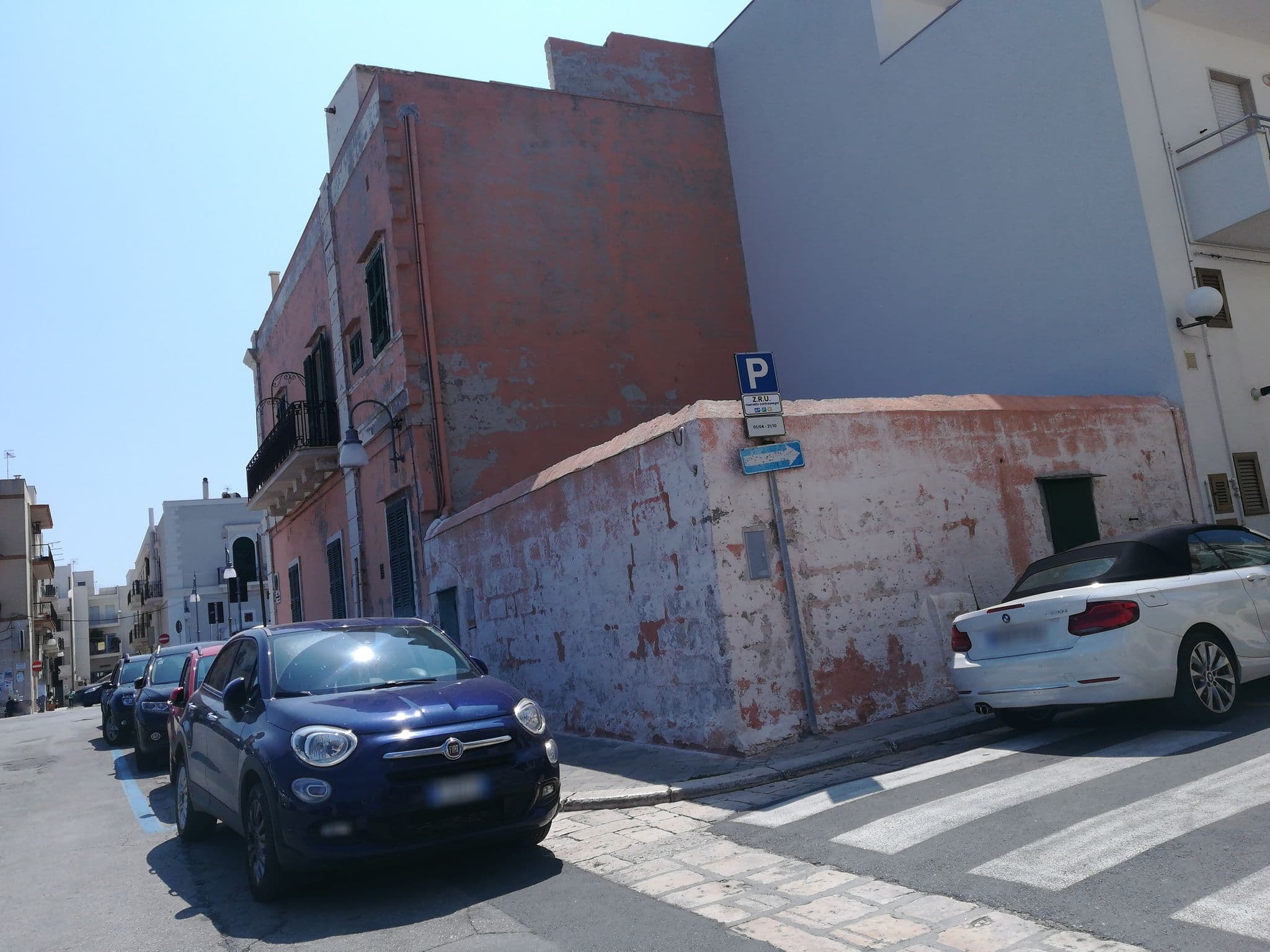 Street view near Gelsomare, Polignano a Mare — © jeawrong (CC BY-SA · Mapillary)