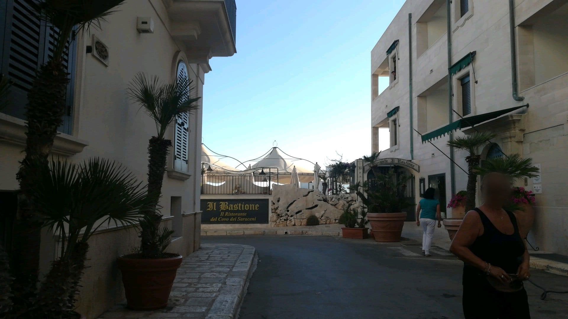 Street view near Hotel Covo dei Saraceni, Polignano a Mare — © jeawrong (CC BY-SA · Mapillary)