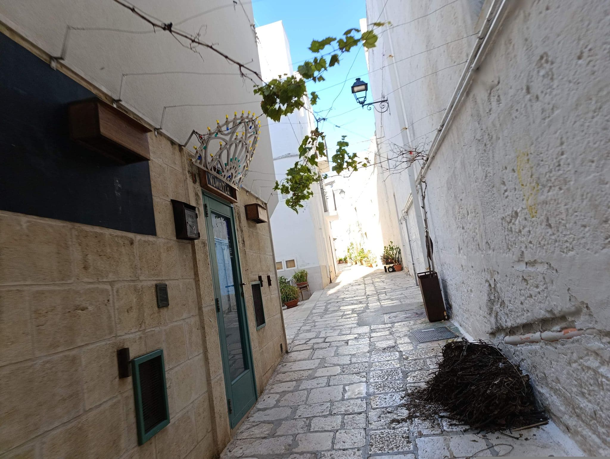 Street view near B&B Dimora mediterranea, Polignano a Mare — © jeawrong (CC BY-SA · Mapillary)