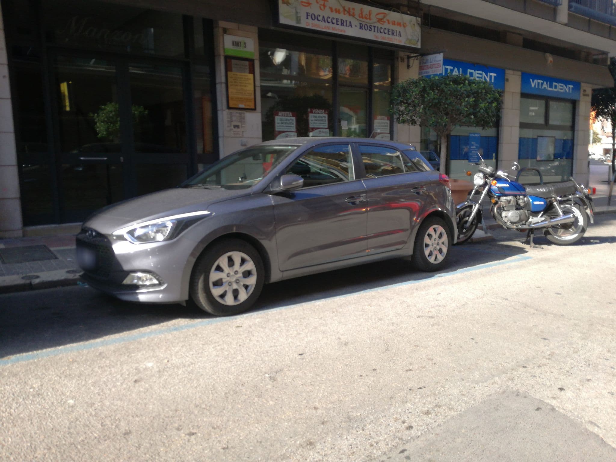 Street view near Kaktus b&b, Bari