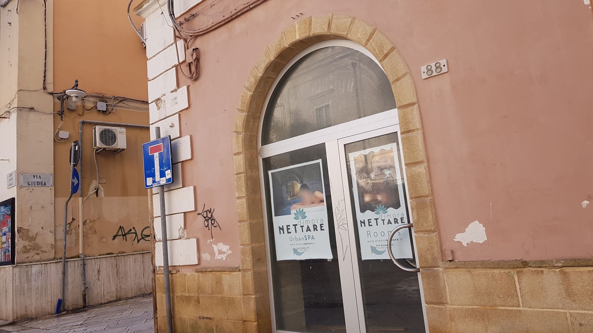 Street view near b&b Maria Vittoria, Brindisi — © ale_zena_it (CC BY-SA · Mapillary)