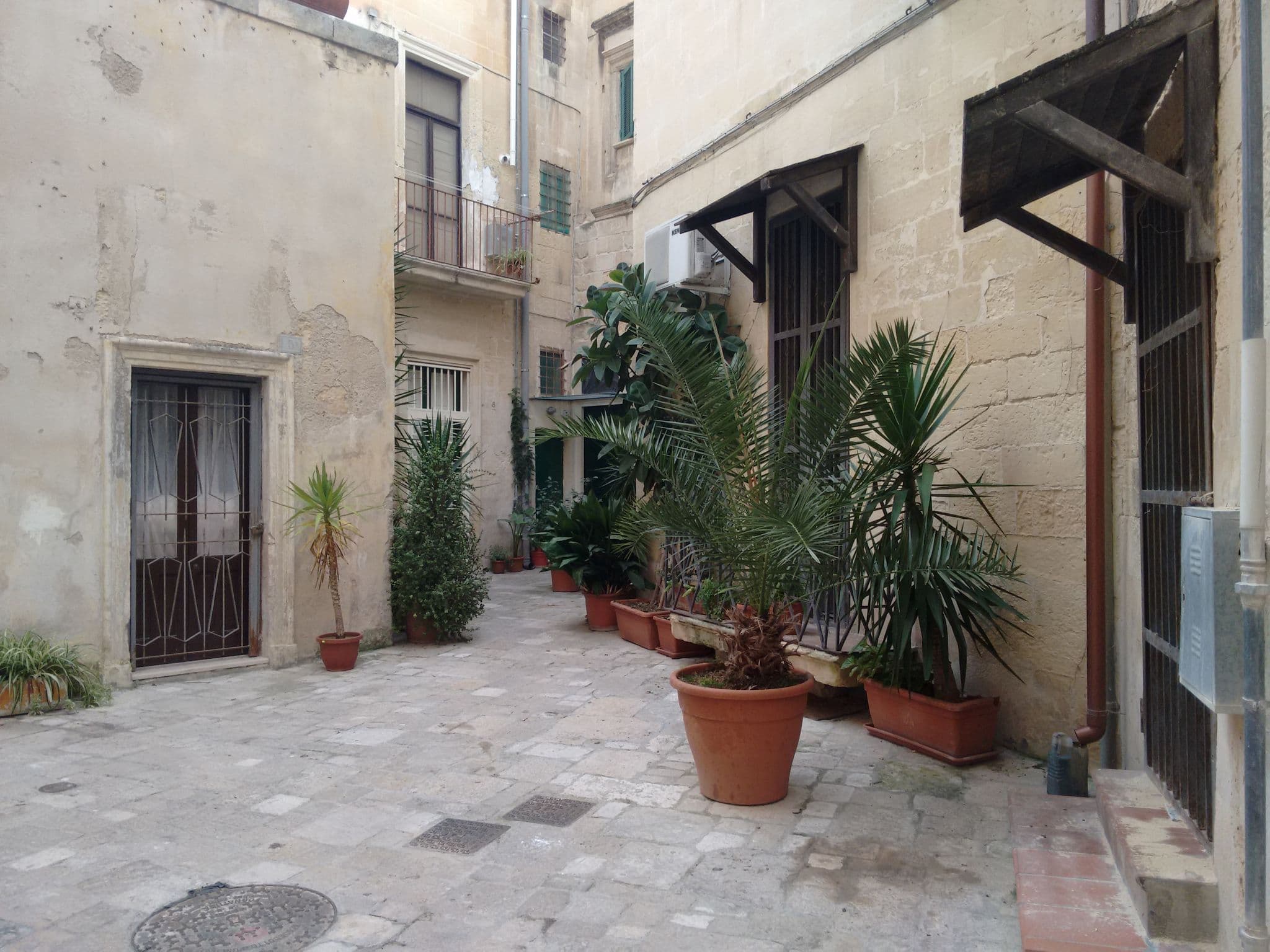 Street view near La Finestra sul Convitto, Lecce