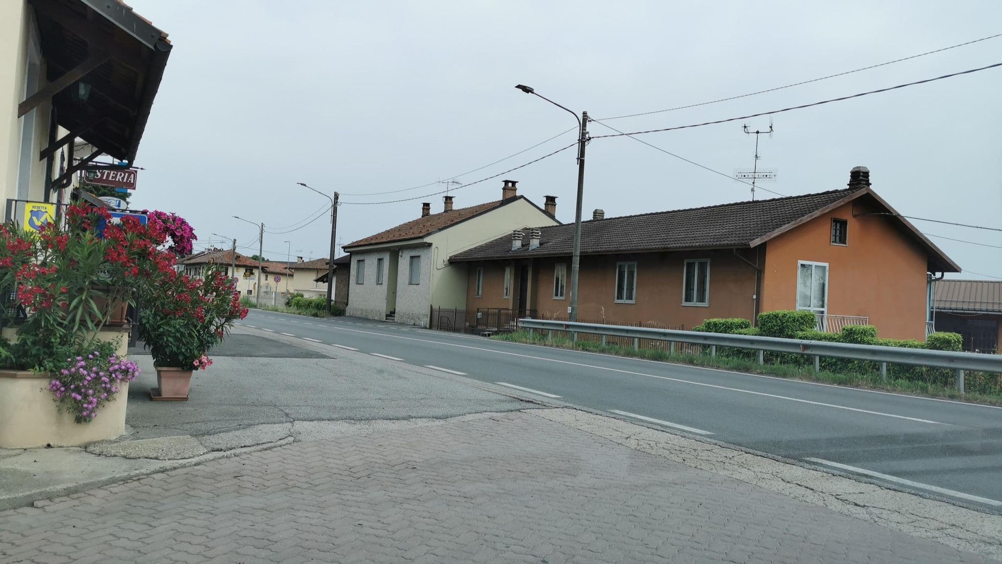 Street view near Hotel Borgo San Martino, Bra — © canfe (CC BY-SA · Mapillary)