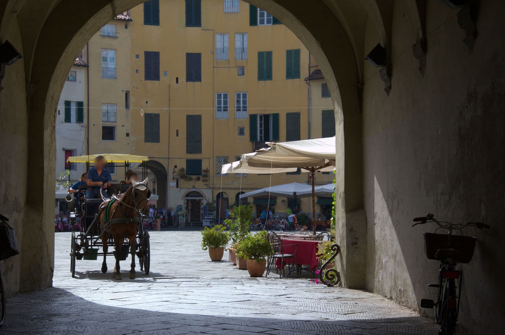 Street view near Bed and Breakfast Anfiteatro, Lucca — © danysk (CC BY-SA · Mapillary)