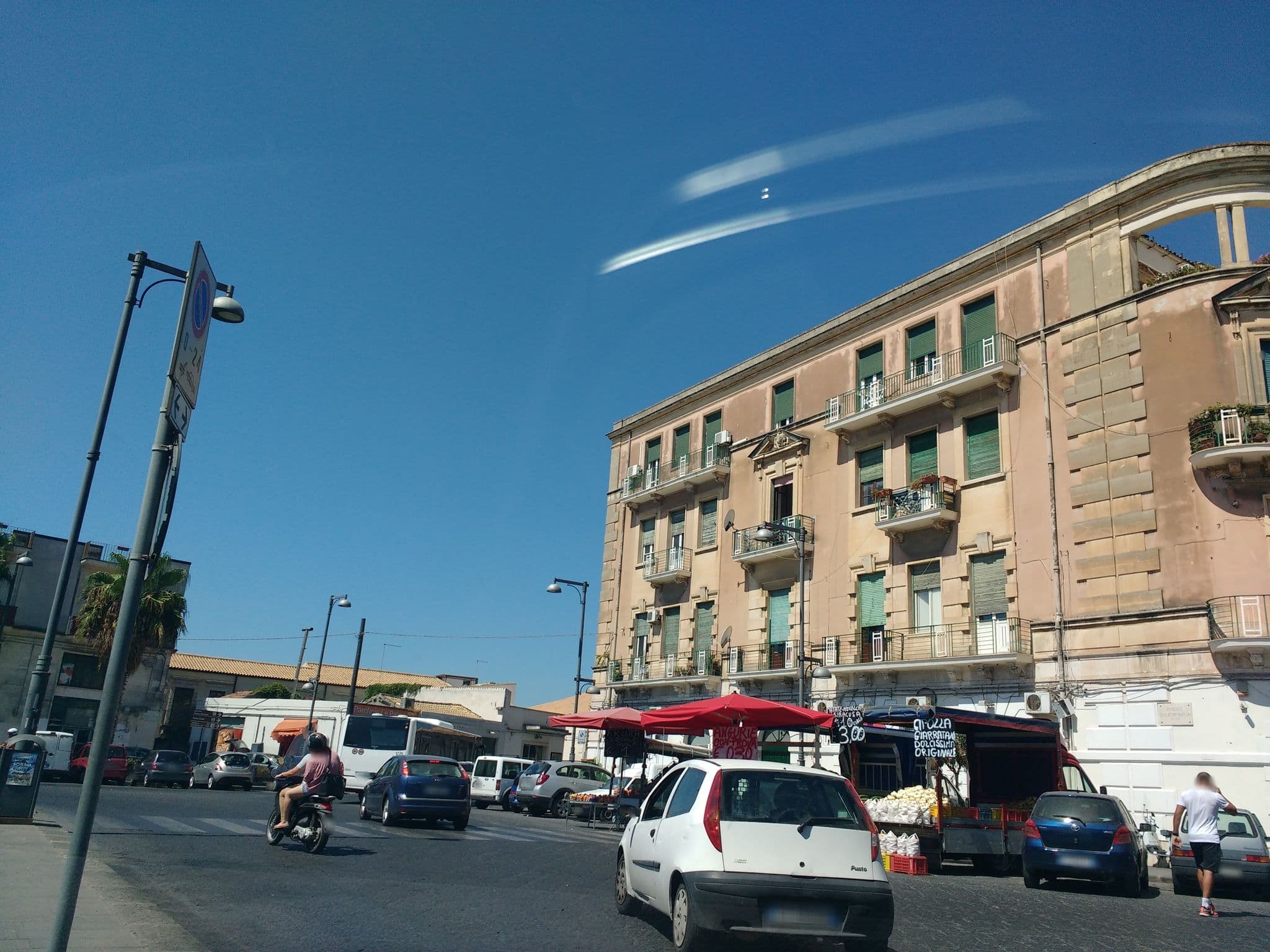Street view near Gymnasium, Siracusa