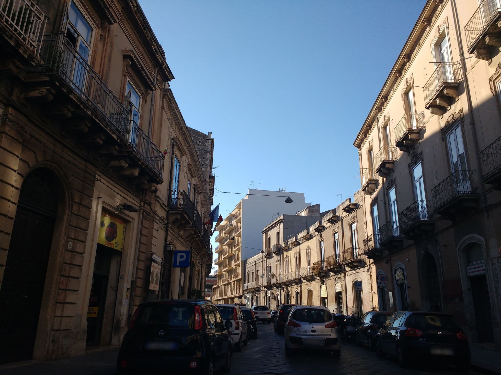 Street view near Korinthos, Siracusa