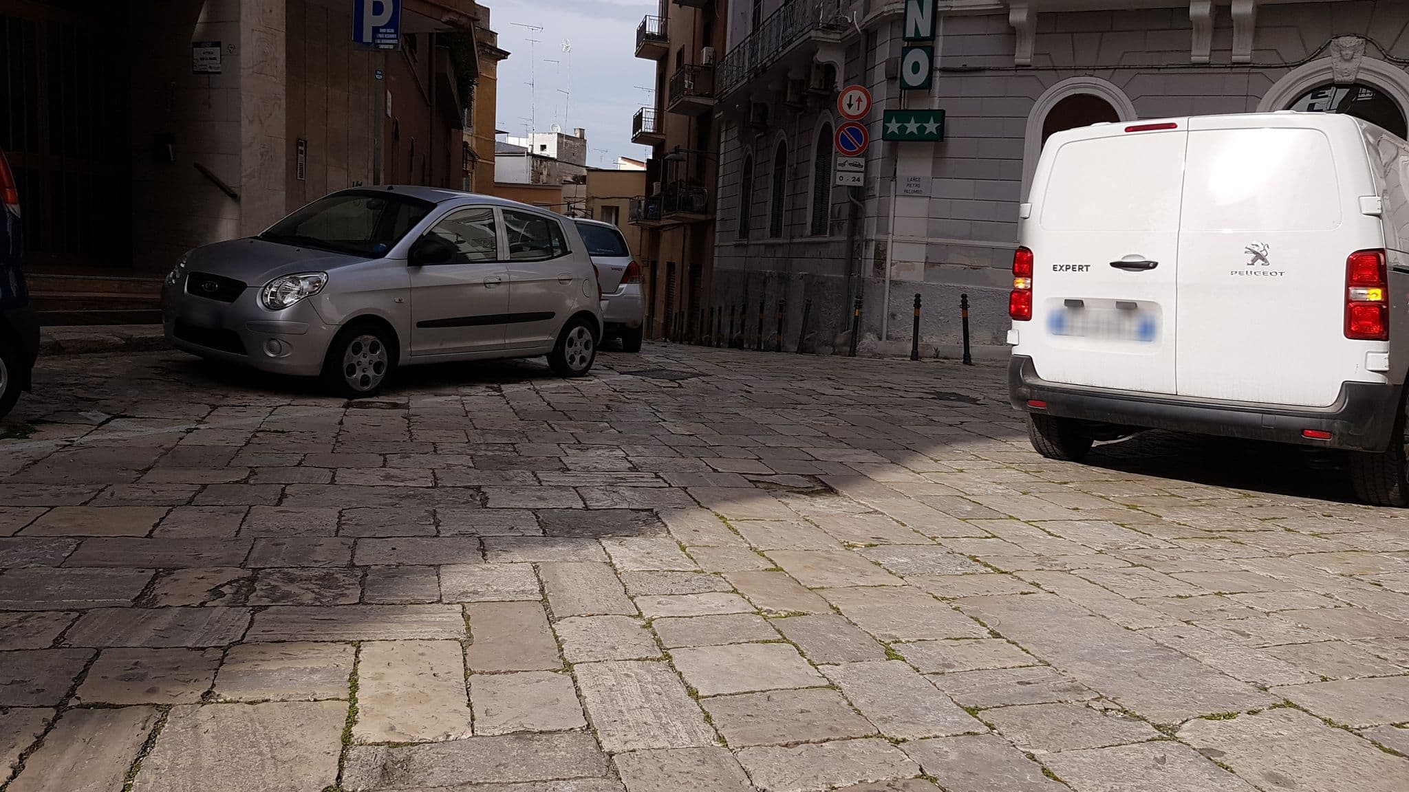 Street view near Hotel Torino, Brindisi — © ale_zena_it (CC BY-SA · Mapillary)