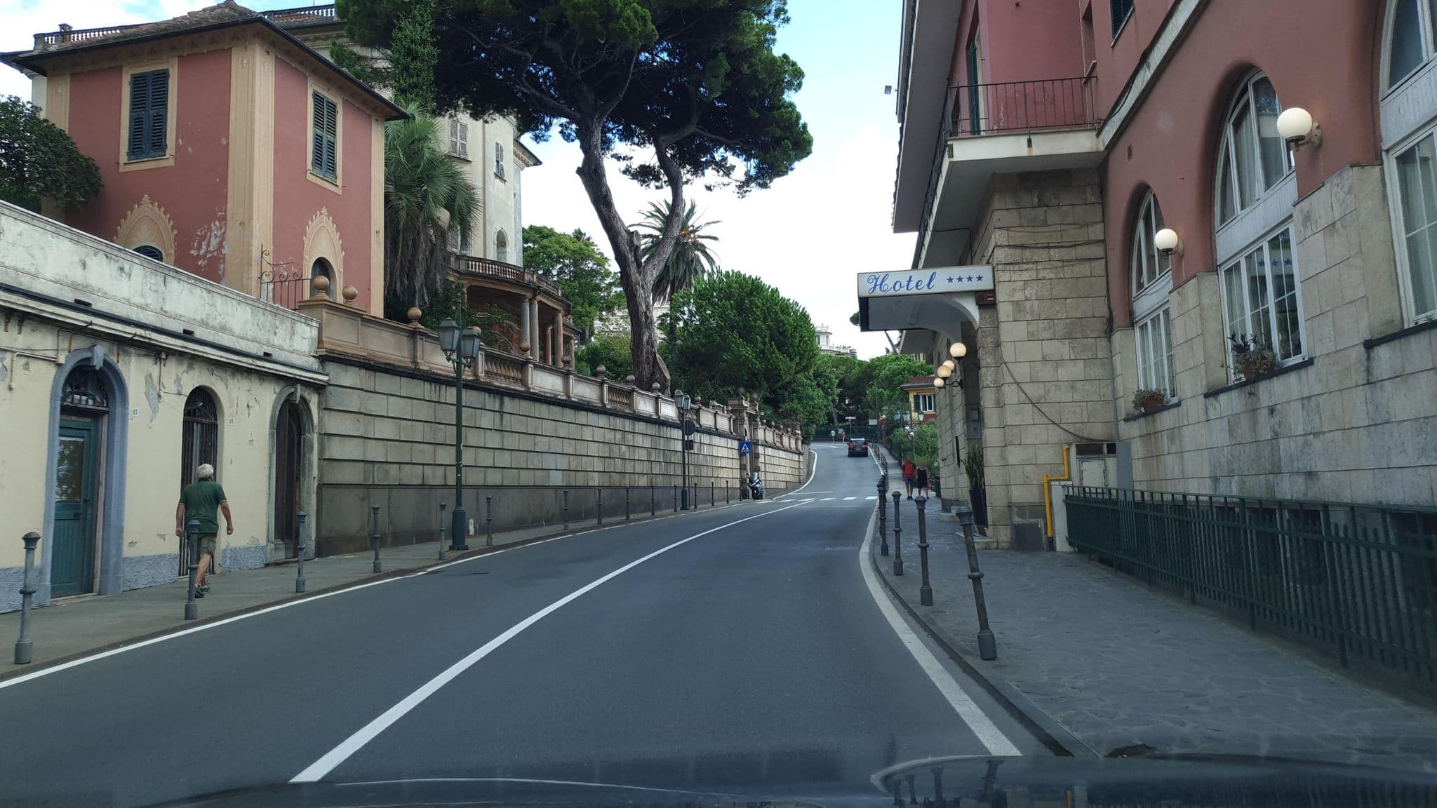 Street view near Hotel Helios, Santa Margherita Ligure — © jopparn (CC BY-SA · Mapillary)