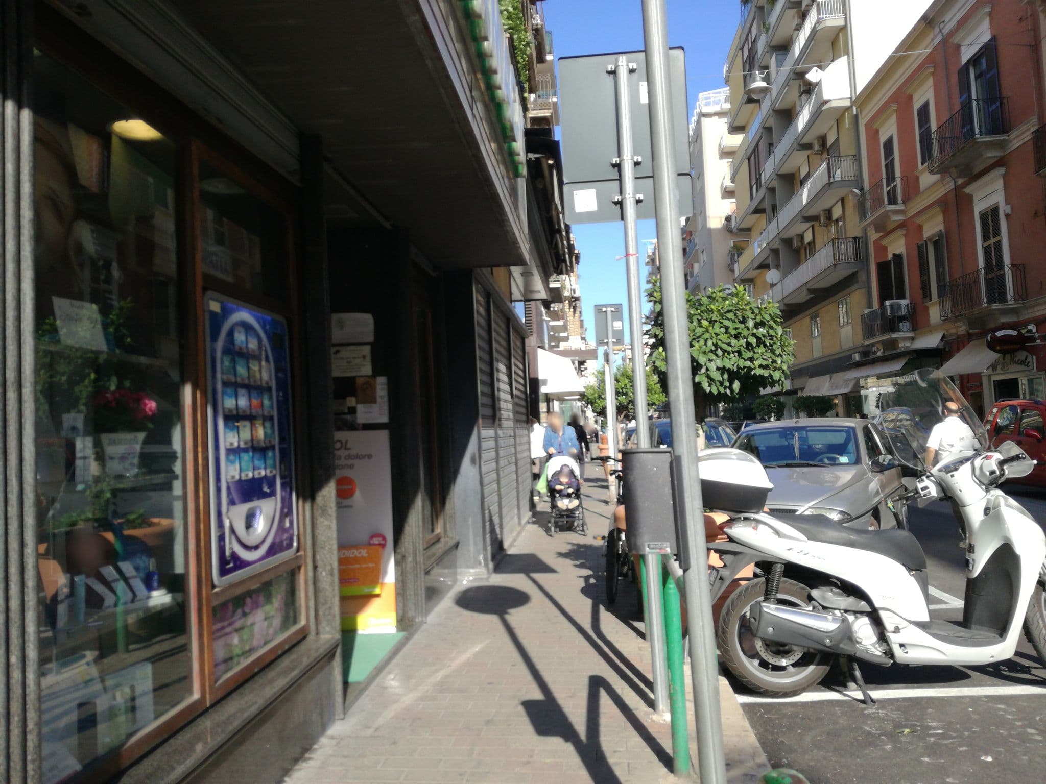 Street view near Maison Flores, Bari