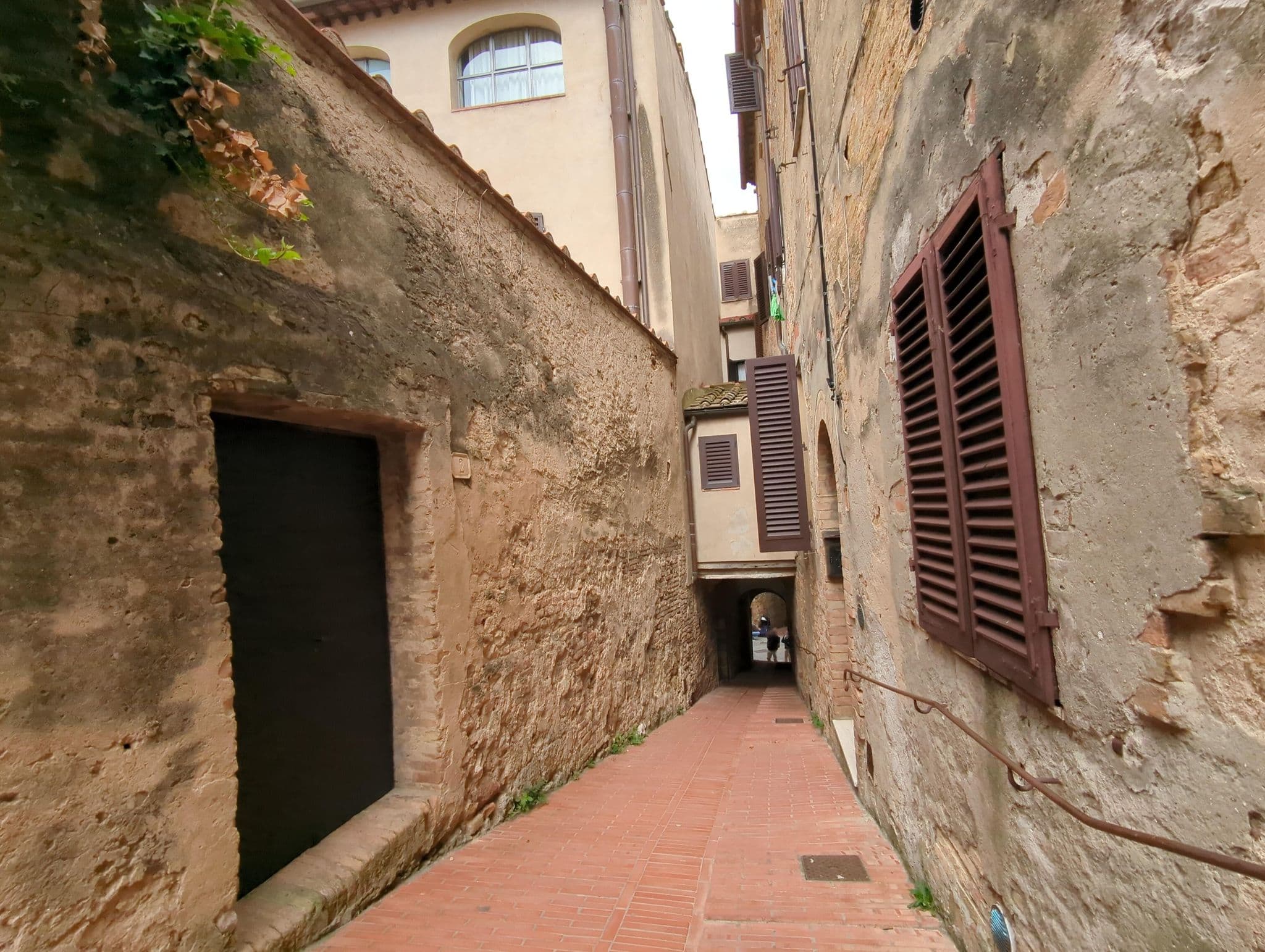 Street view near Le Undici Lune, San Gimignano — © ente (CC BY-SA · Mapillary)