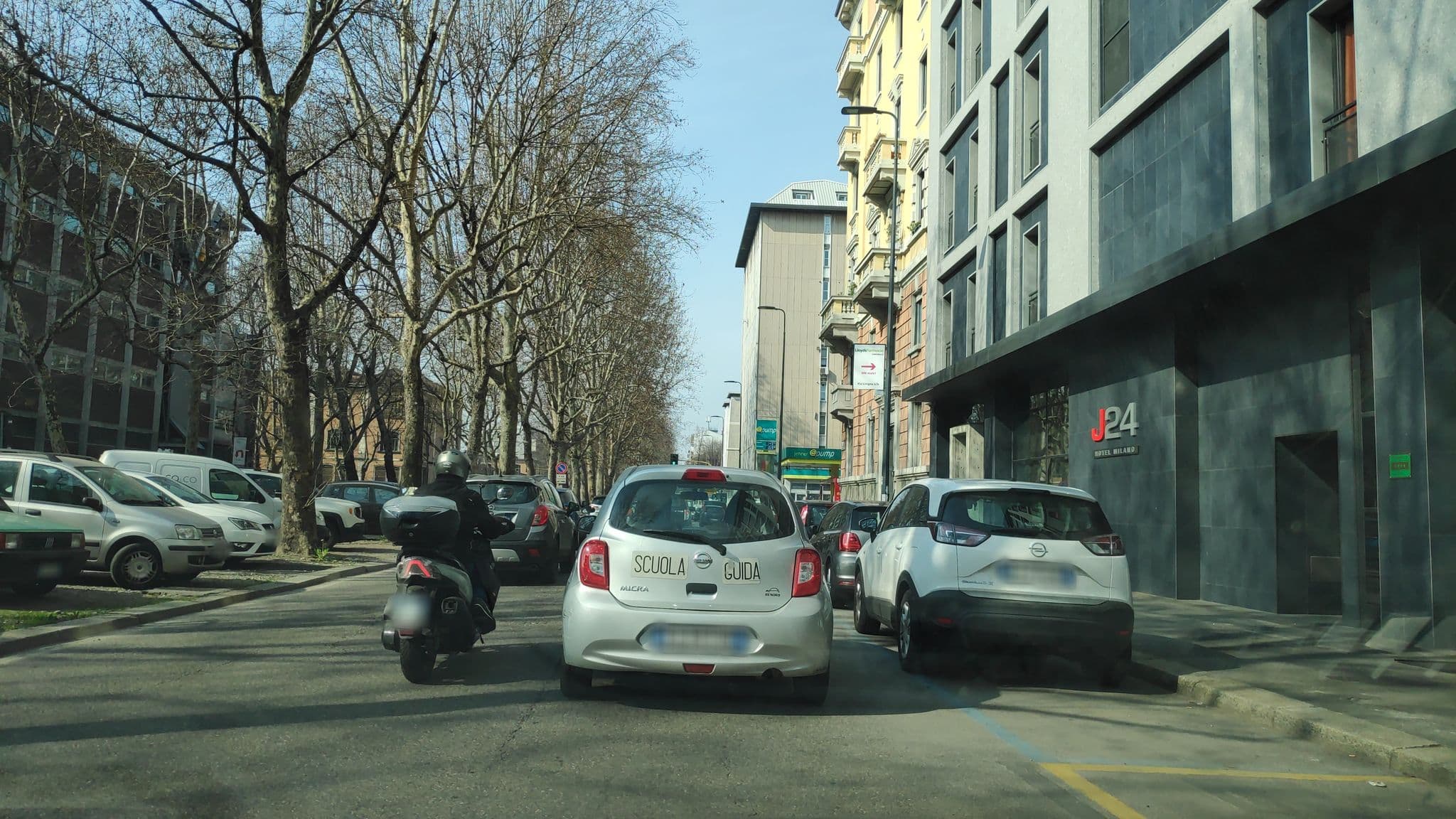Street view near J24 Hotel, Chinatown — © marcuscalabresus (CC BY-SA · Mapillary)