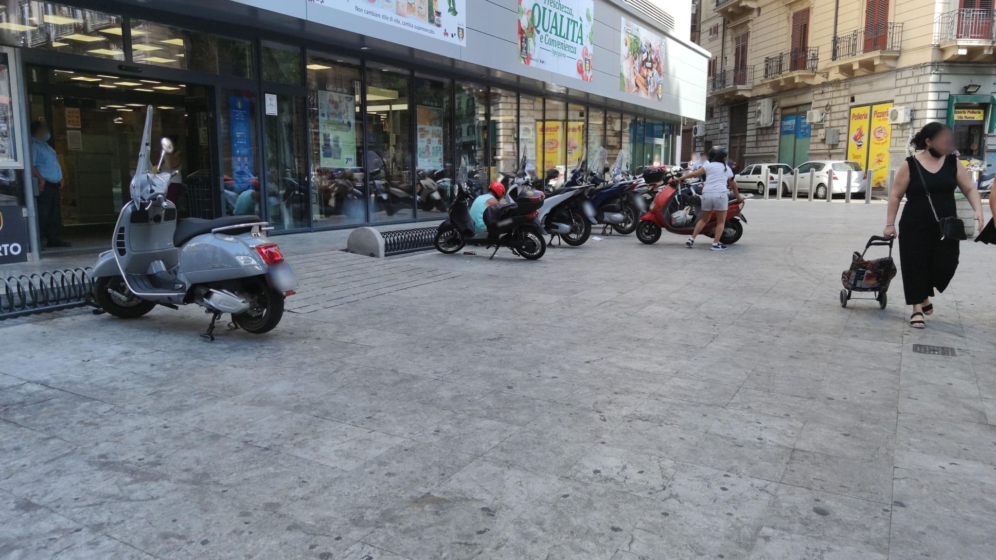 Street view near Students Apartment, Palermo