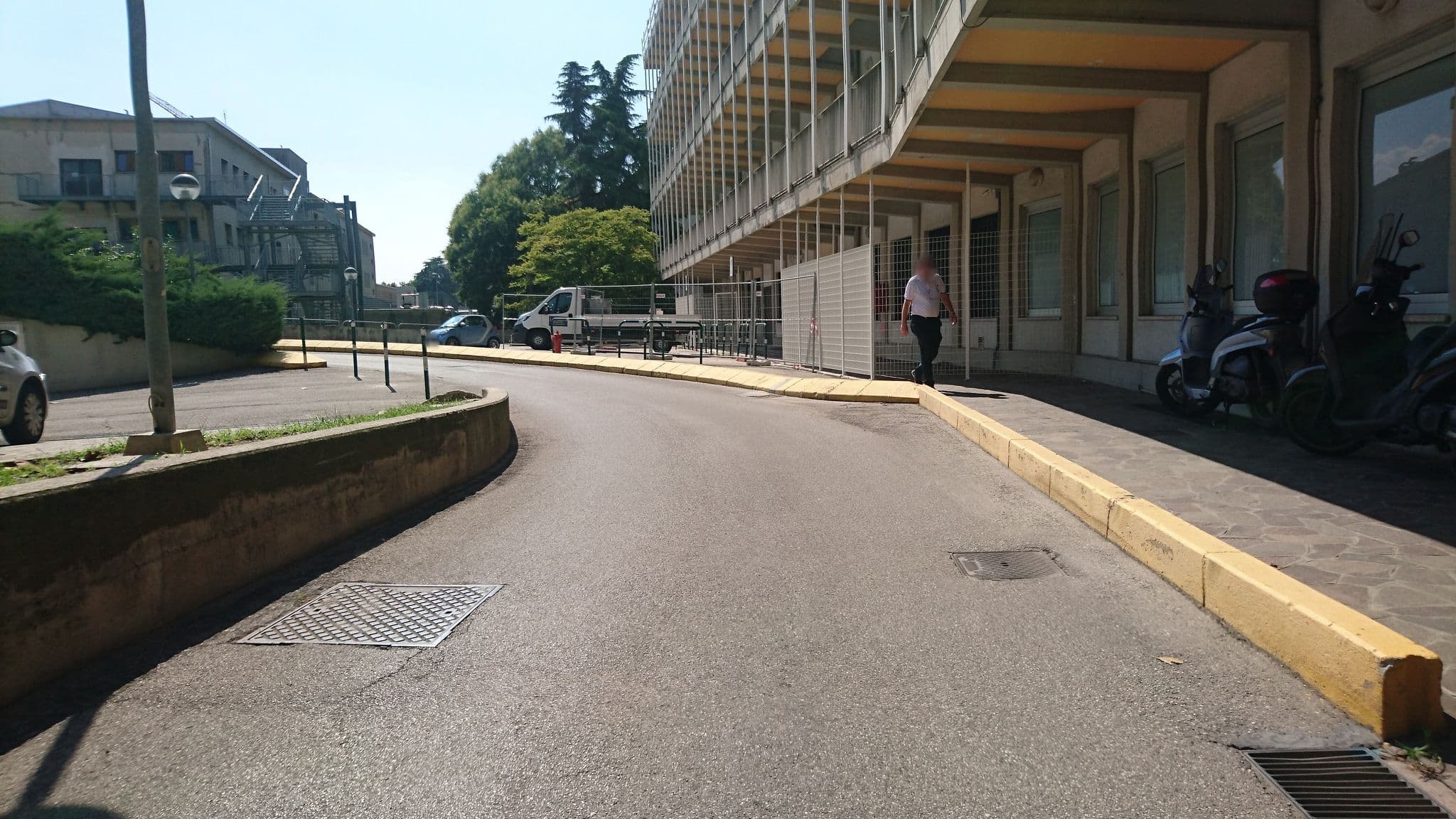 Street view near Ospedale di Padova reparto malattie infettive, Padua — © voschix (CC BY-SA · Mapillary)