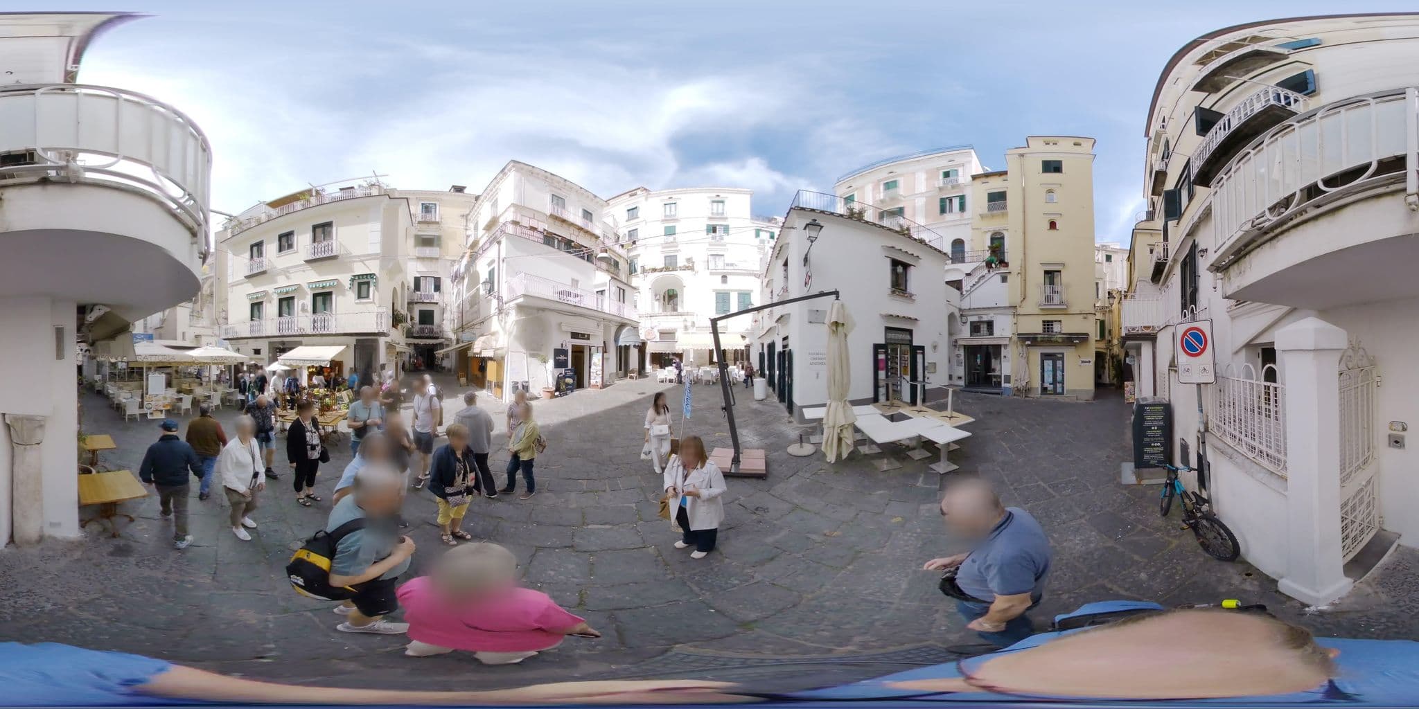 Street view near Farmacia degli Arsenali, Amalfi — © stefan-RolfsRom (CC BY-SA · Mapillary)