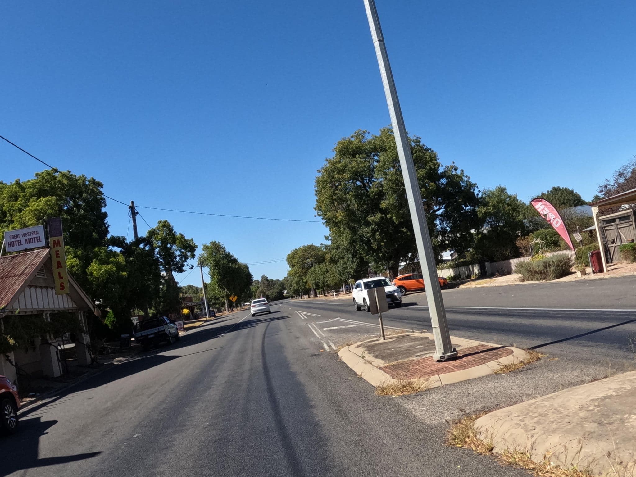 Street view near Great Western Hotel, Stawell — © skillsy (CC BY-SA · Mapillary)