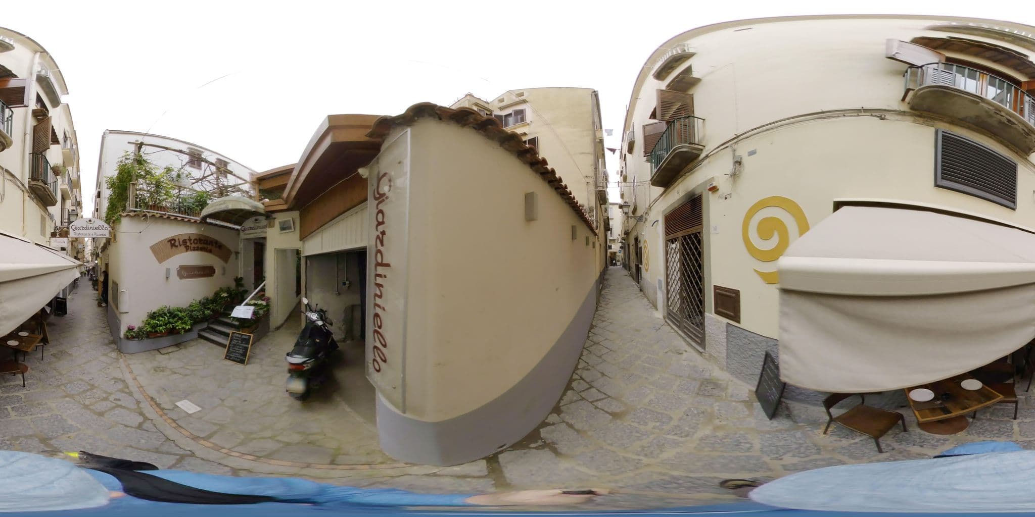 Street view near Boutique Hotel Sorrento Flats, Sorrento — © stefan-RolfsRom (CC BY-SA · Mapillary)