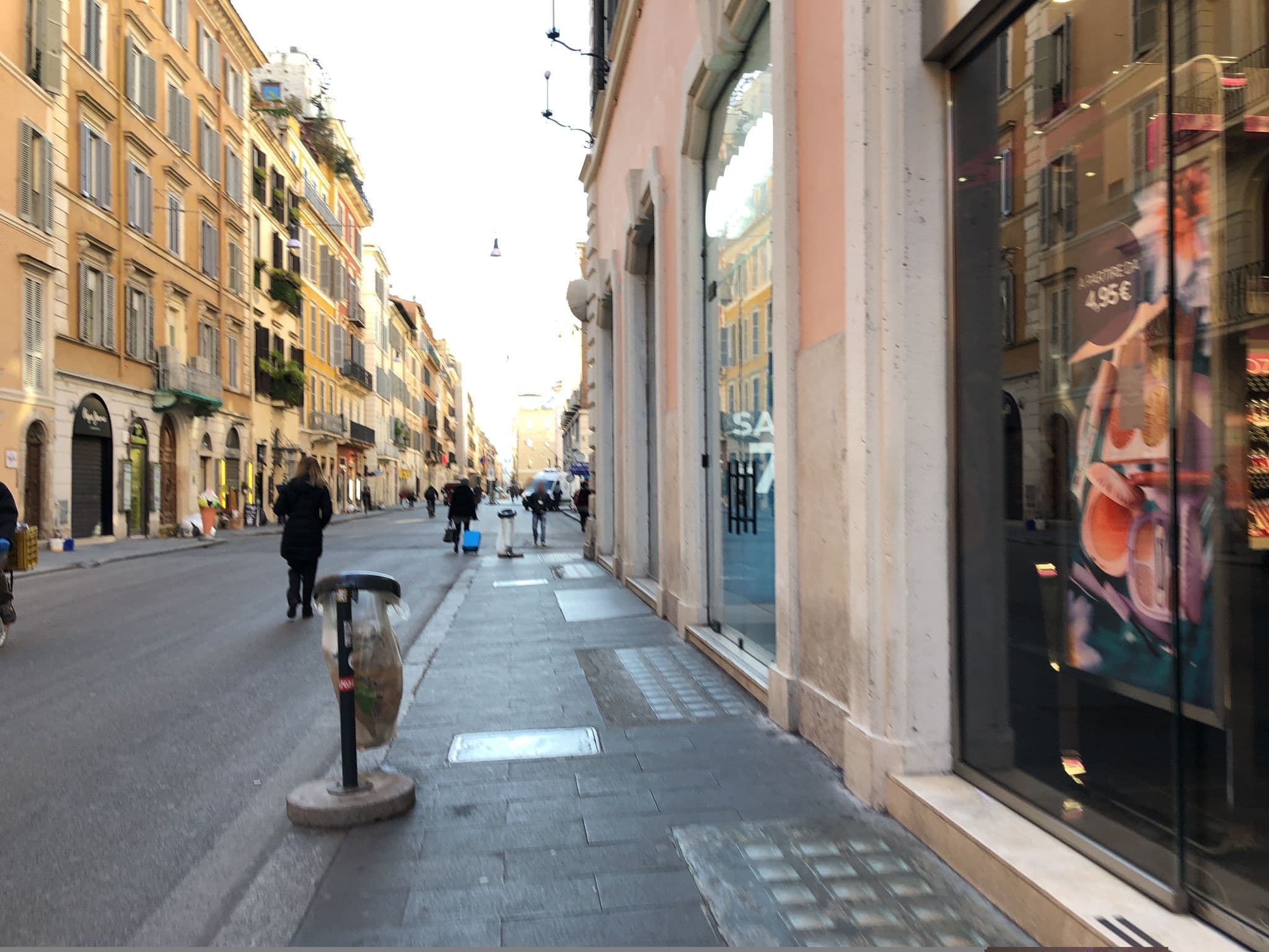 Street view near The first dolce, Campo Marzio — © peterleth (CC BY-SA · Mapillary)