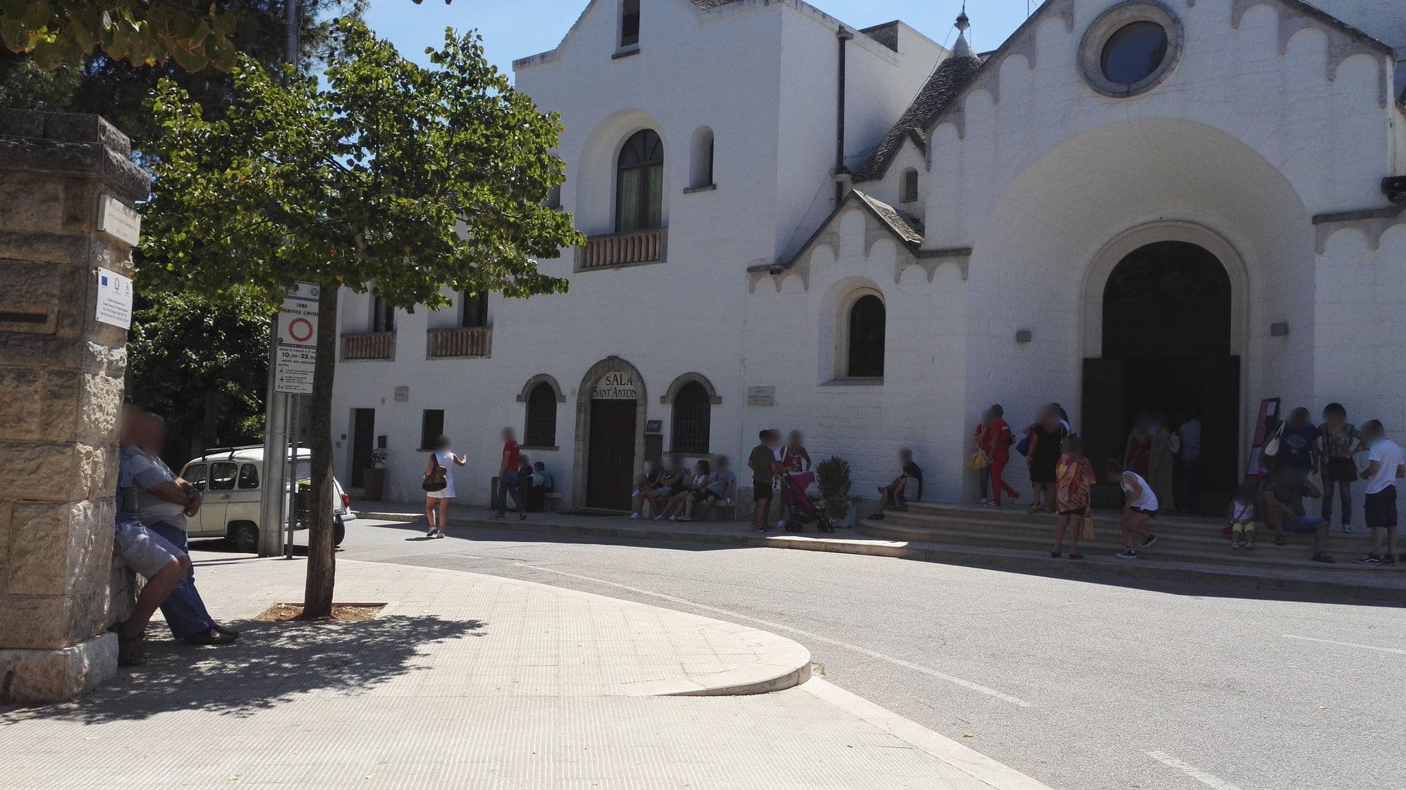 Street view near Sant'Antonio, Alberobello — © marcuscalabresus (CC BY-SA · Mapillary)