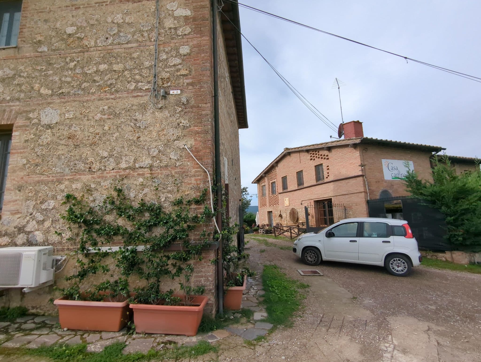 Street view near Casa di Campagna, Sovicille — © ente (CC BY-SA · Mapillary)