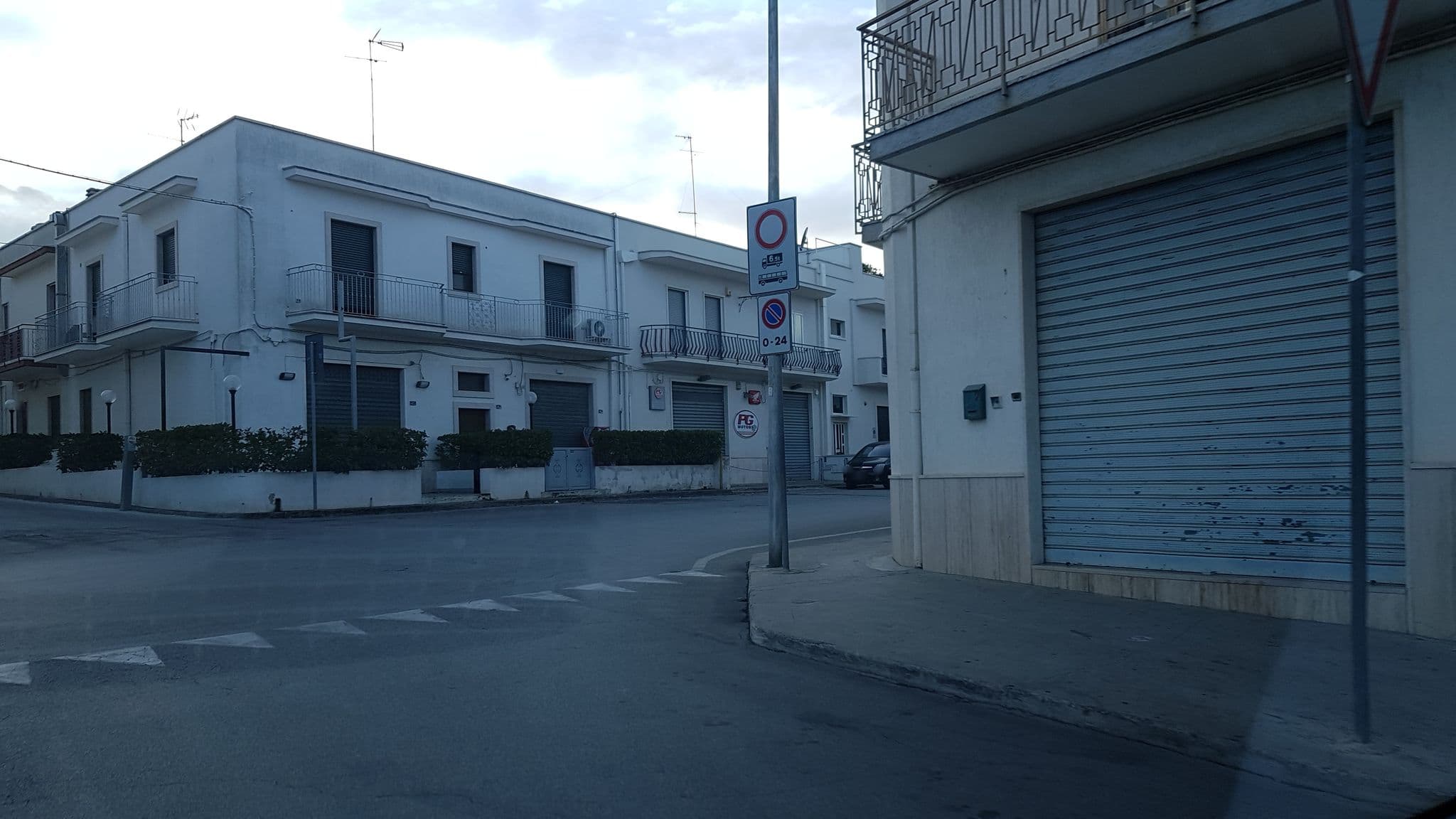 Street view near Hotel Colle del Sole, Alberobello — © ale_zena_it (CC BY-SA · Mapillary)