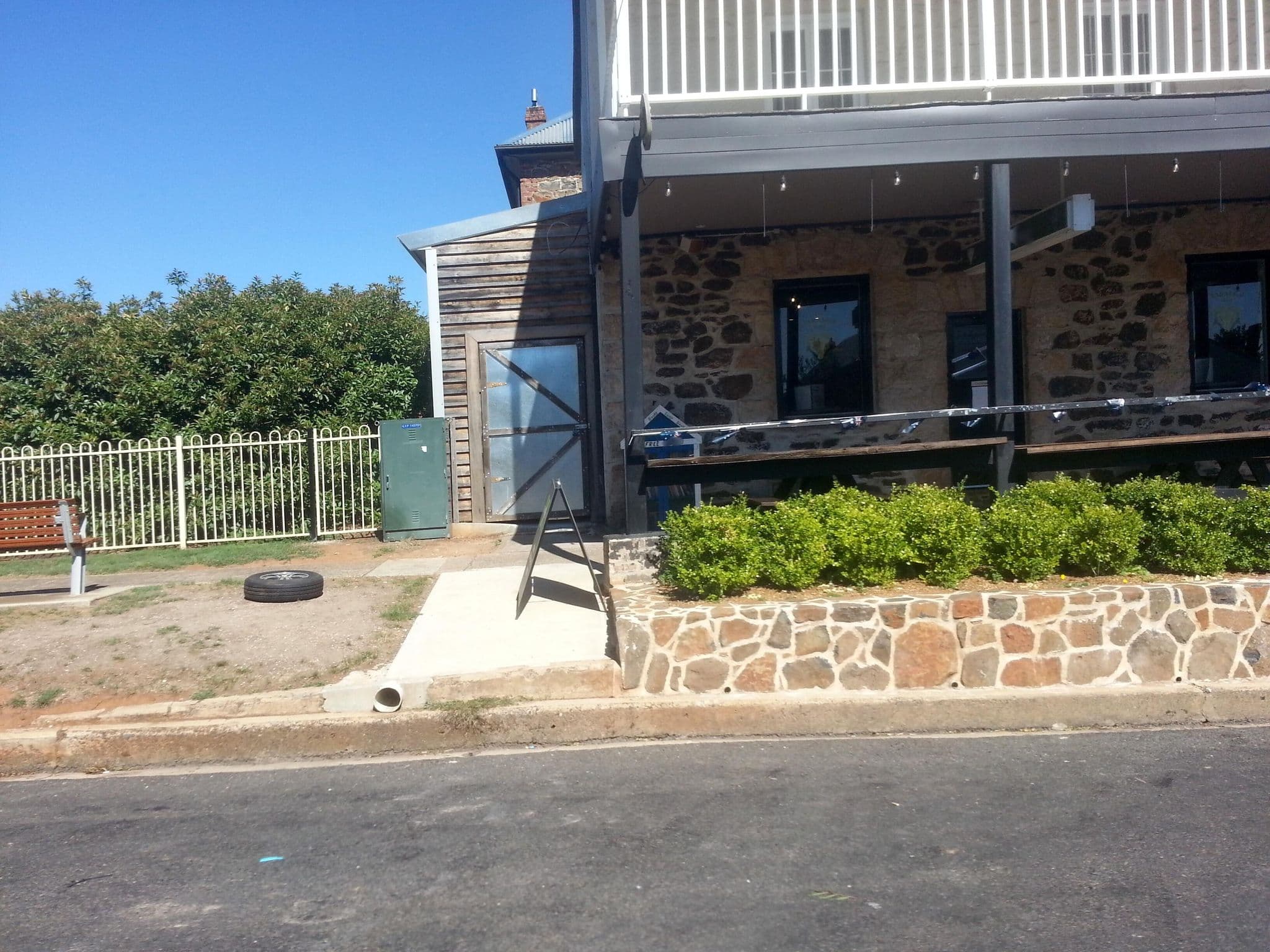 Street view near Taralga Hotel, Crookwell — © bob3bob3 (CC BY-SA · Mapillary)
