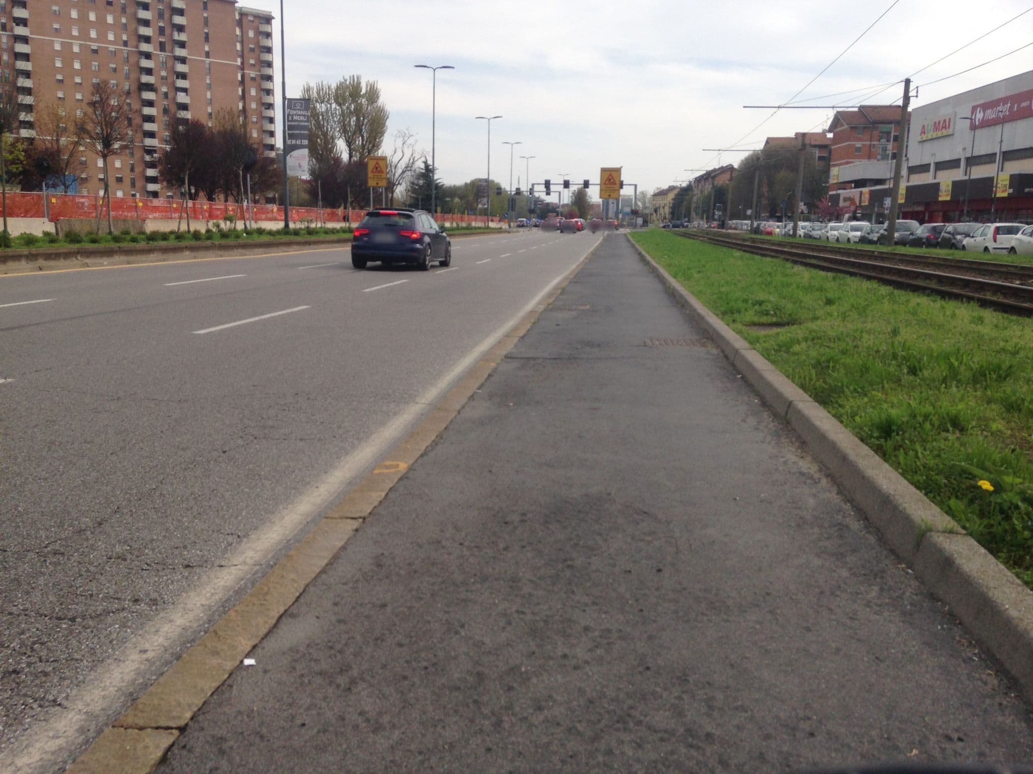 Street view near Hotel Giardino, Milan