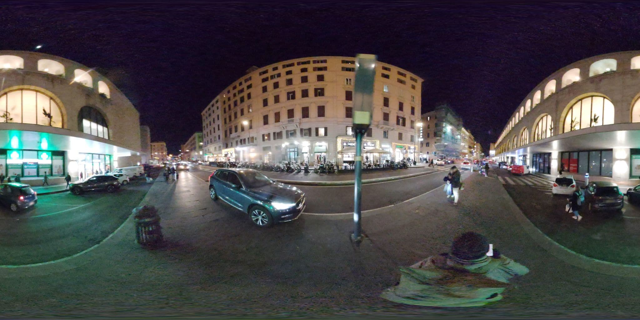 Street view near Hotel Siracusa, Castro Pretorio