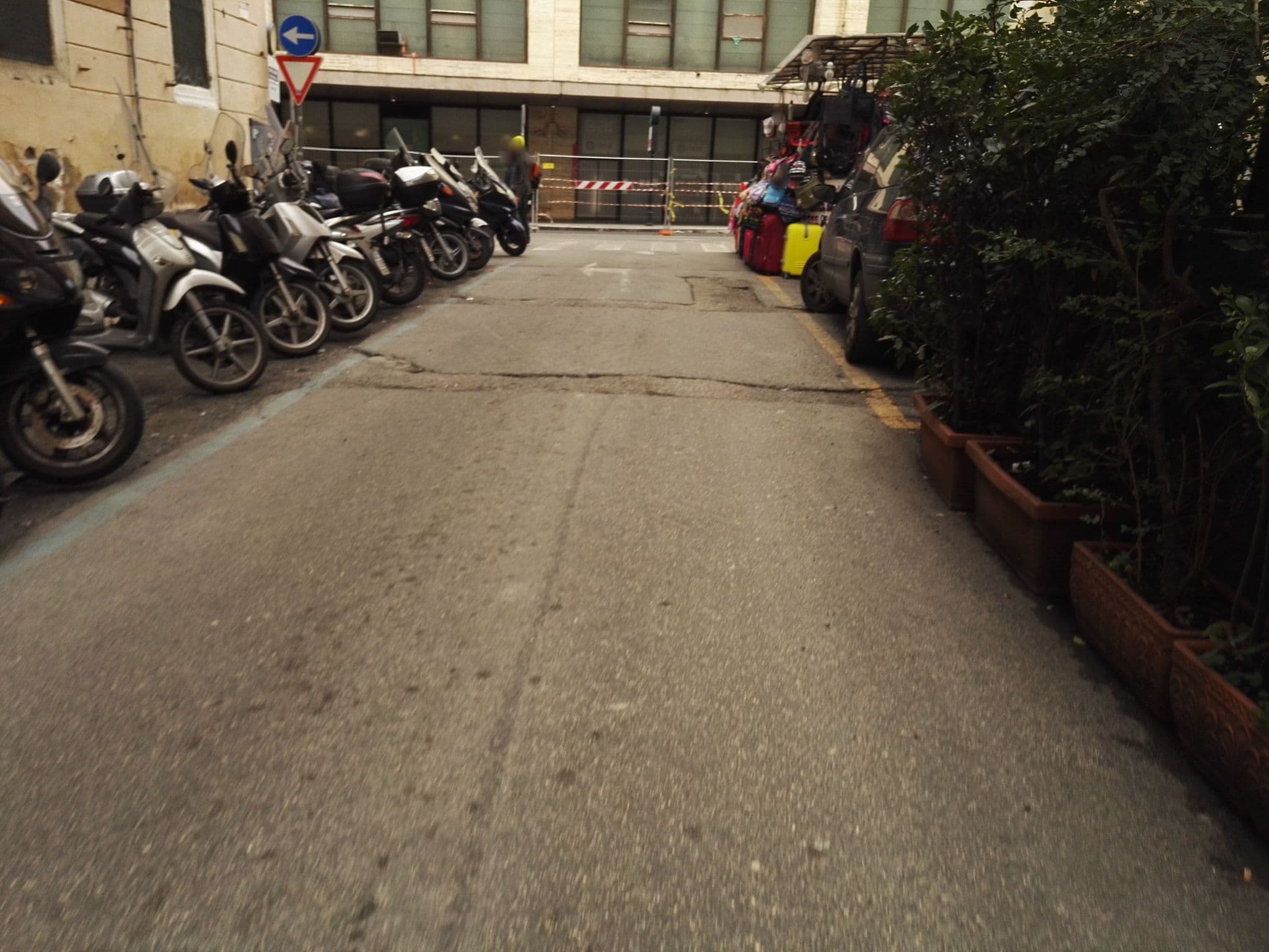 Street view near Hotel Mirage, Castro Pretorio — © marcuscalabresus (CC BY-SA · Mapillary)