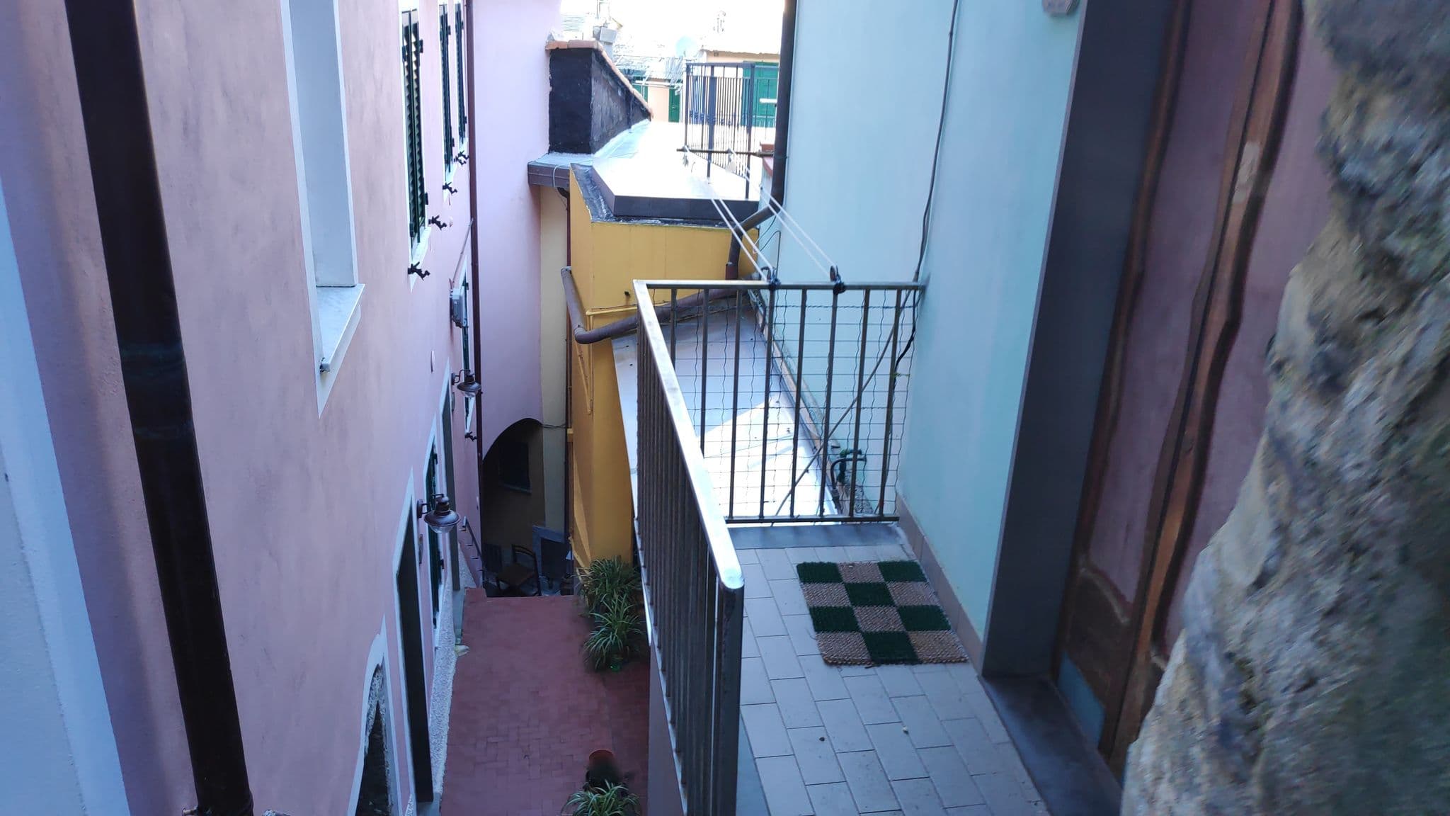 Street view near Alla Porta Rossa, Riomaggiore — © marcuscalabresus (CC BY-SA · Mapillary)