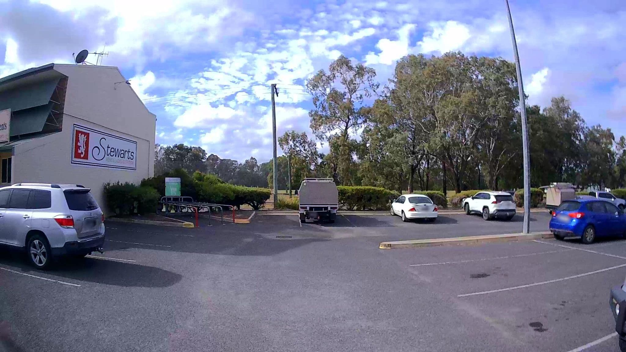 Street view near Emerald Executive Apartments, Emerald — © bob3bob3 (CC BY-SA · Mapillary)