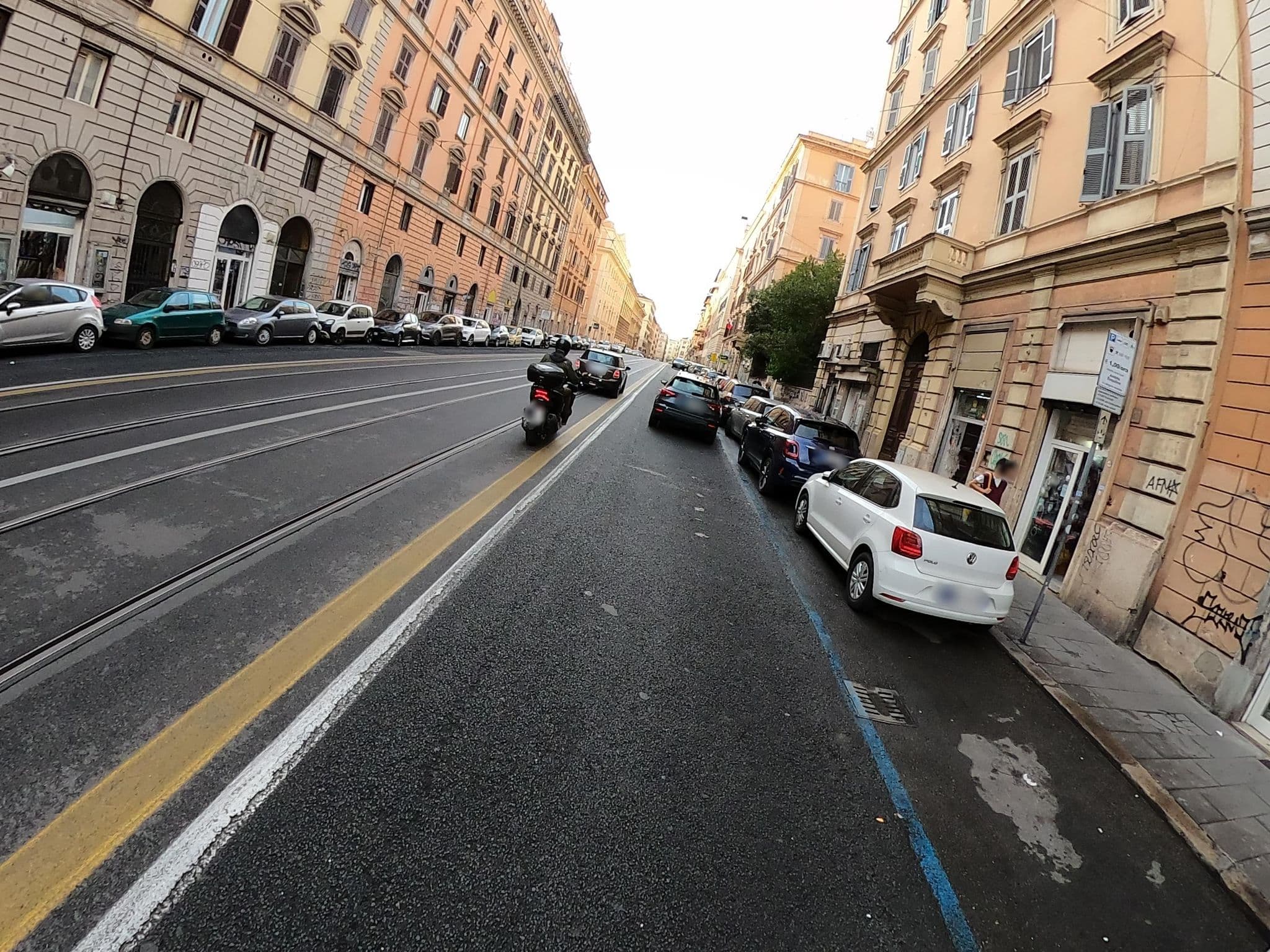 Street view near Hostal beauty, Monti