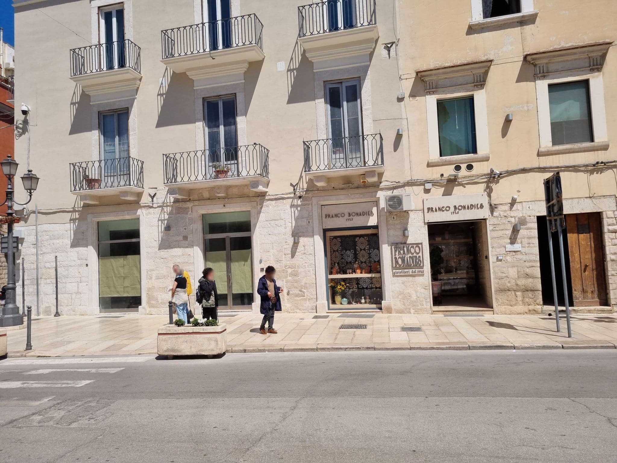 Street view near Bed & Breakfast Bonadies, Barletta — © drewh01 (CC BY-SA · Mapillary)
