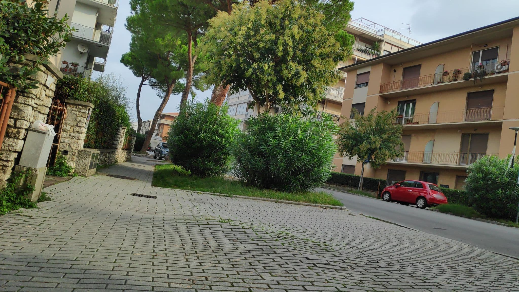 Street view near Gate 52, Pisa