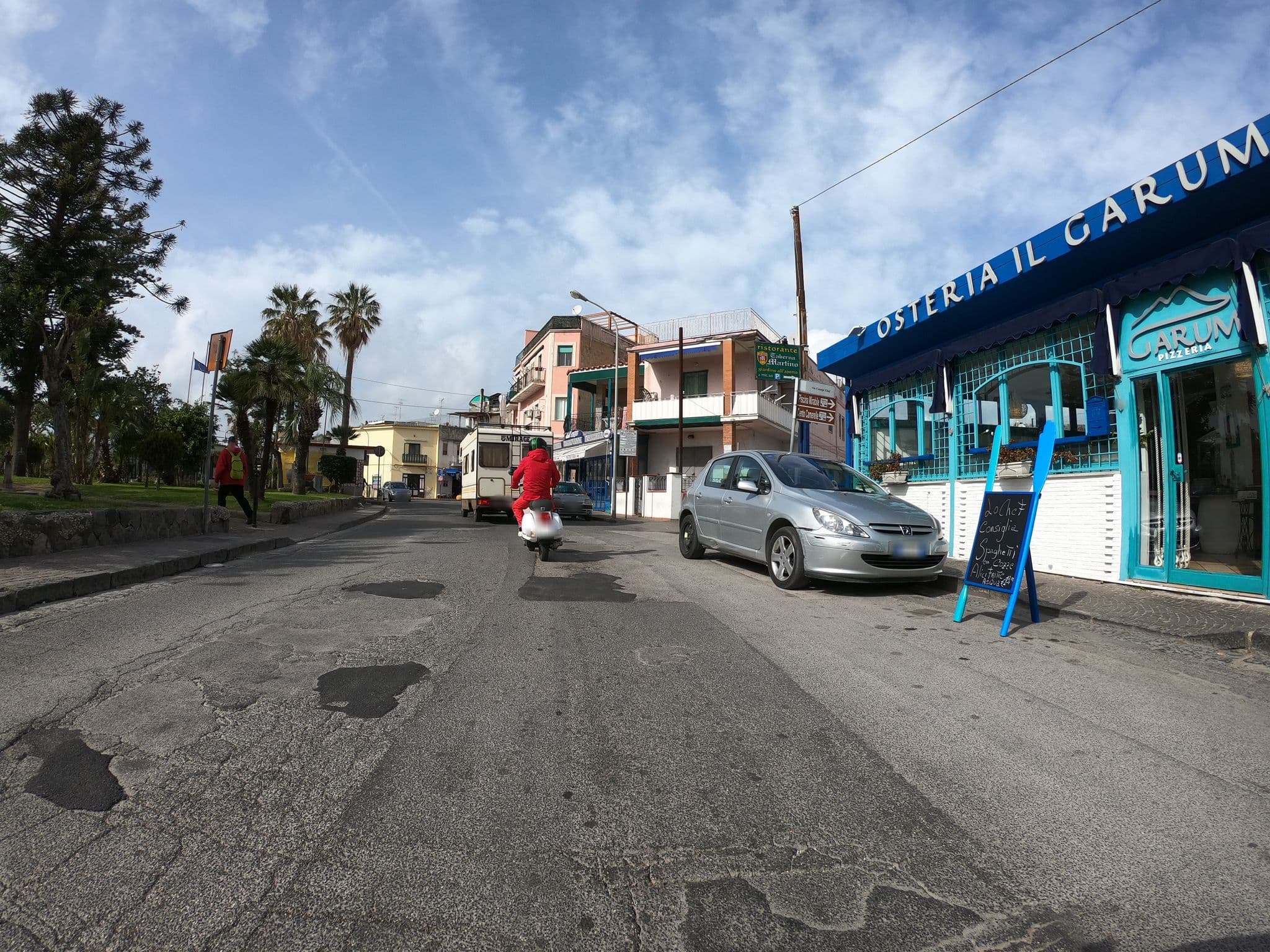 Street view near Mohala B&B, Bacoli — © richlv (CC BY-SA · Mapillary)