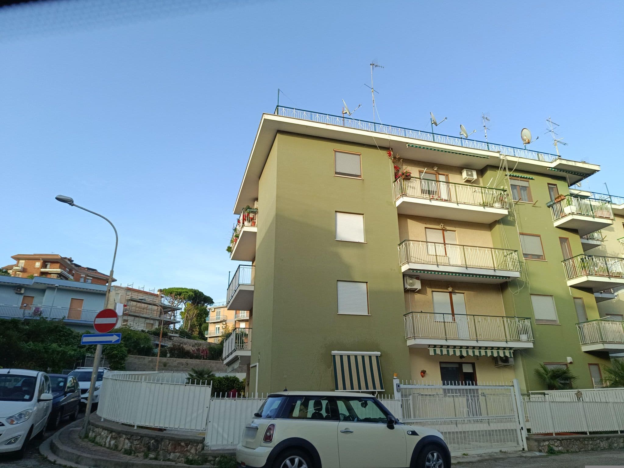 Street view near Wanderlust B&B, Gaeta — © odiug (CC BY-SA · Mapillary)