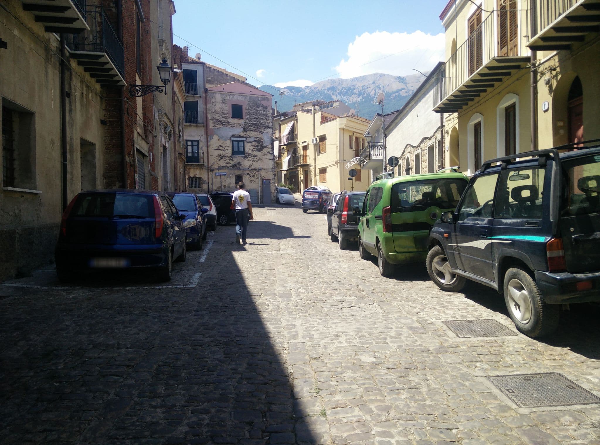 Street view near Baglio Bonomo, Castelbuono — © eppesuig (CC BY-SA · Mapillary)