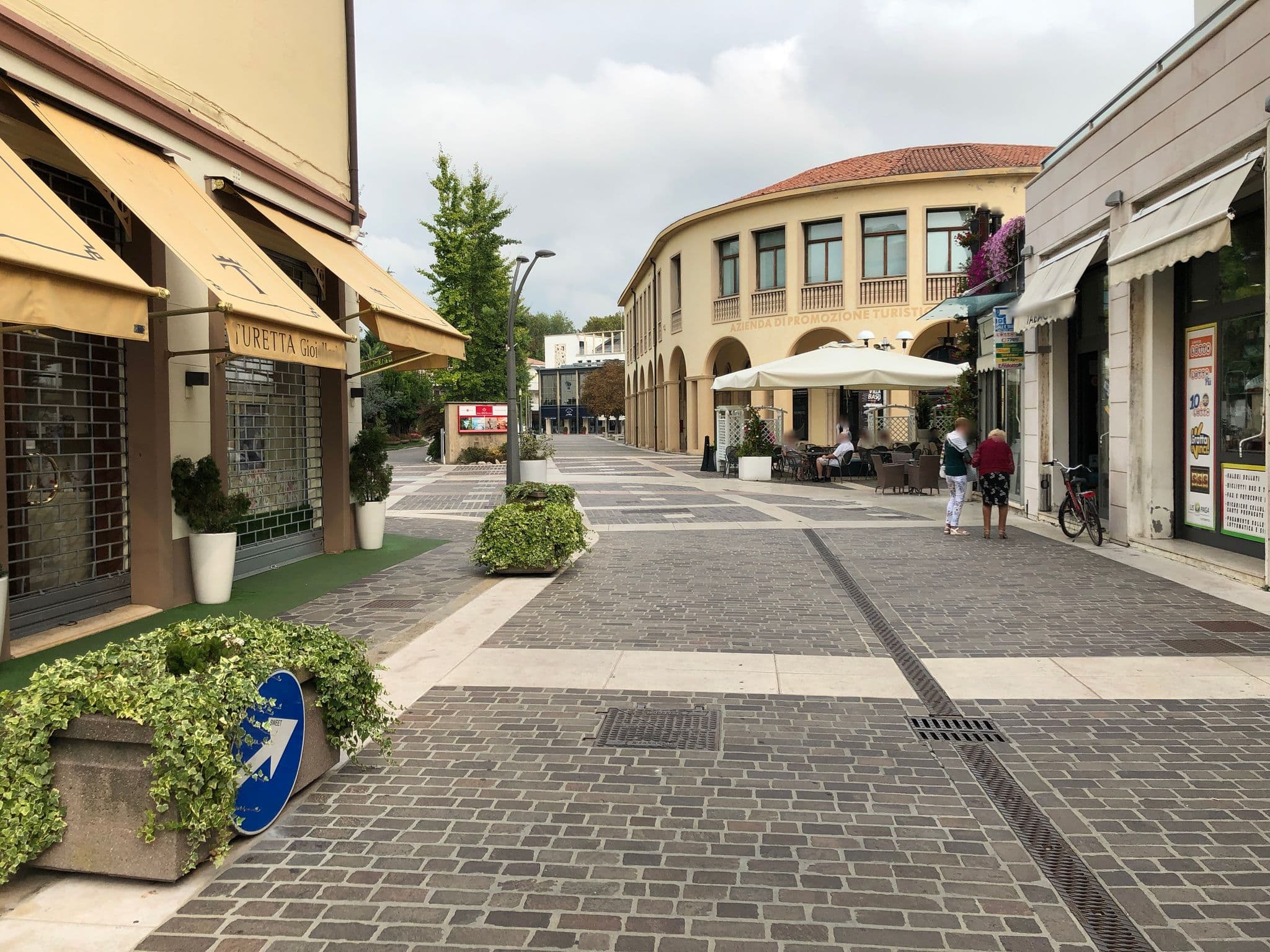 Street view near Terme Formentin, Abano Terme — © oleg_0402 (CC BY-SA · Mapillary)