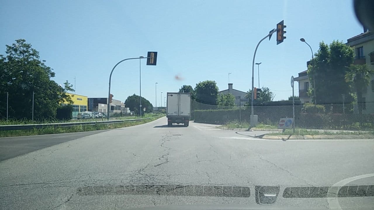 Street view near Da Vito, Sambruson — © bellazambo (CC BY-SA · Mapillary)