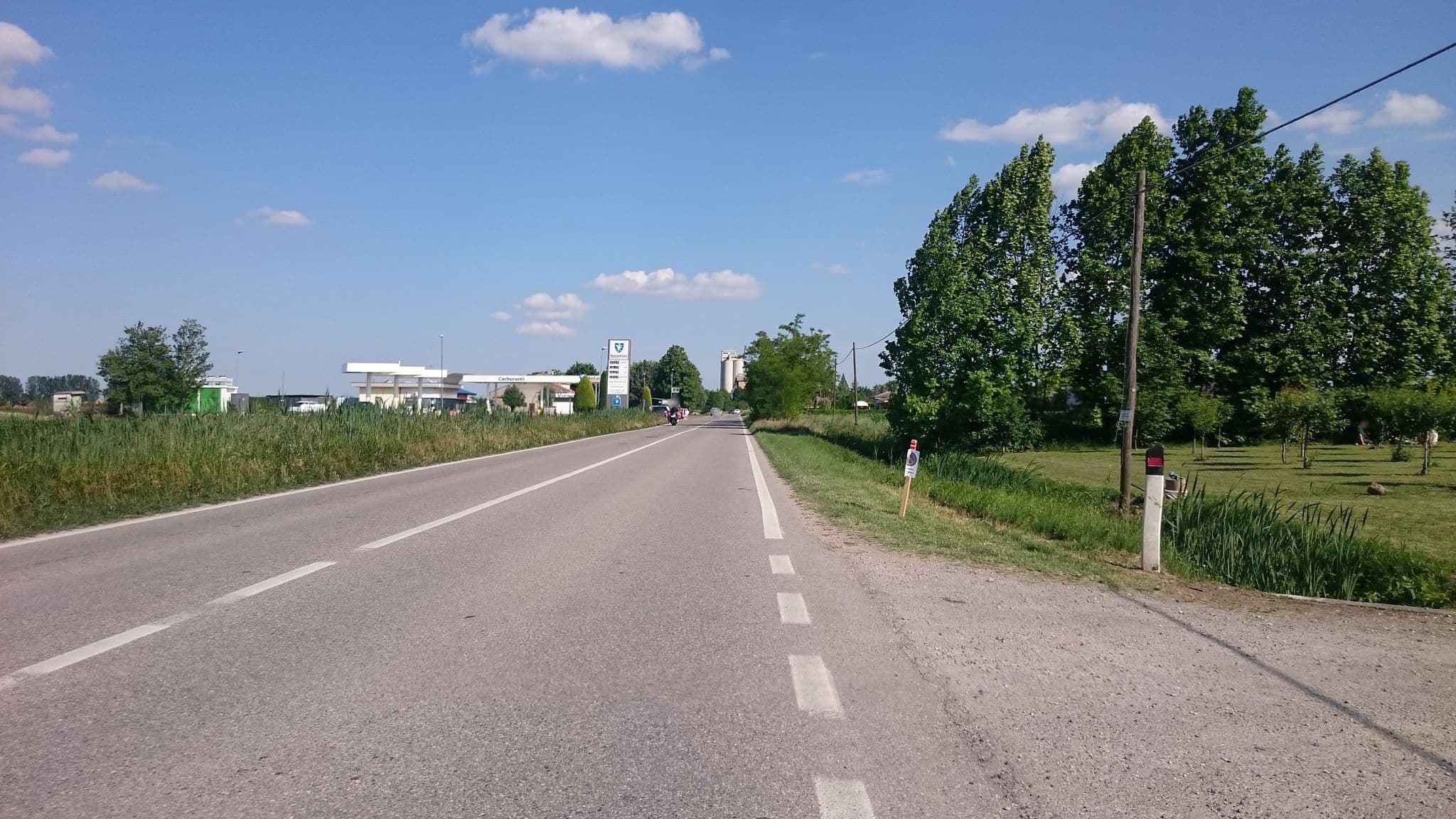 Street view near Azienda Agricola Porc a l'ora, Roncoferraro — © voschix (CC BY-SA · Mapillary)